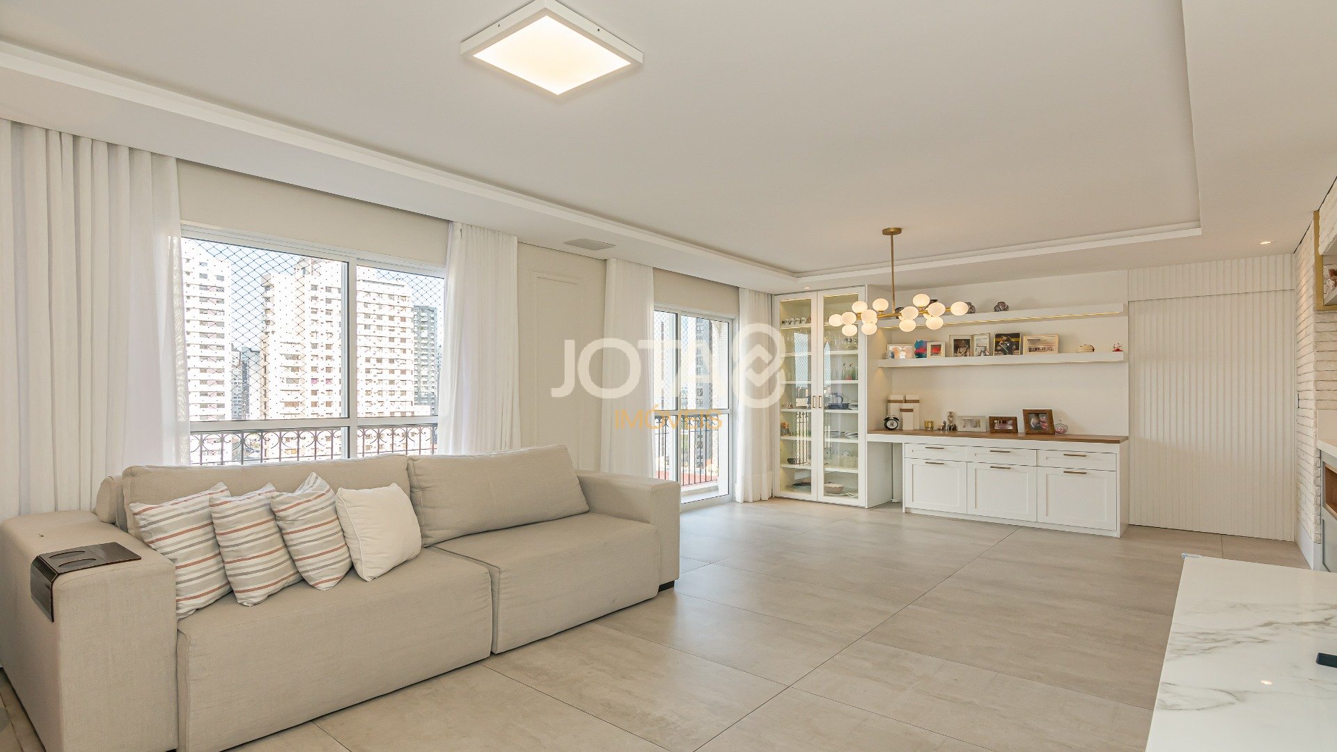 APARTAMENTO NO BATEL AO LADO DA PRAÇA DO JAPÃO!