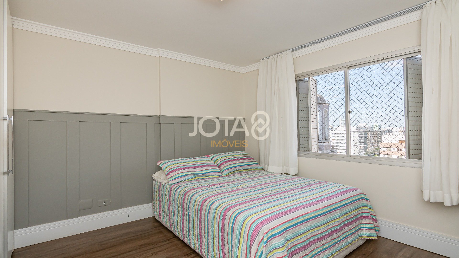 APARTAMENTO NO BATEL AO LADO DA PRAÇA DO JAPÃO!