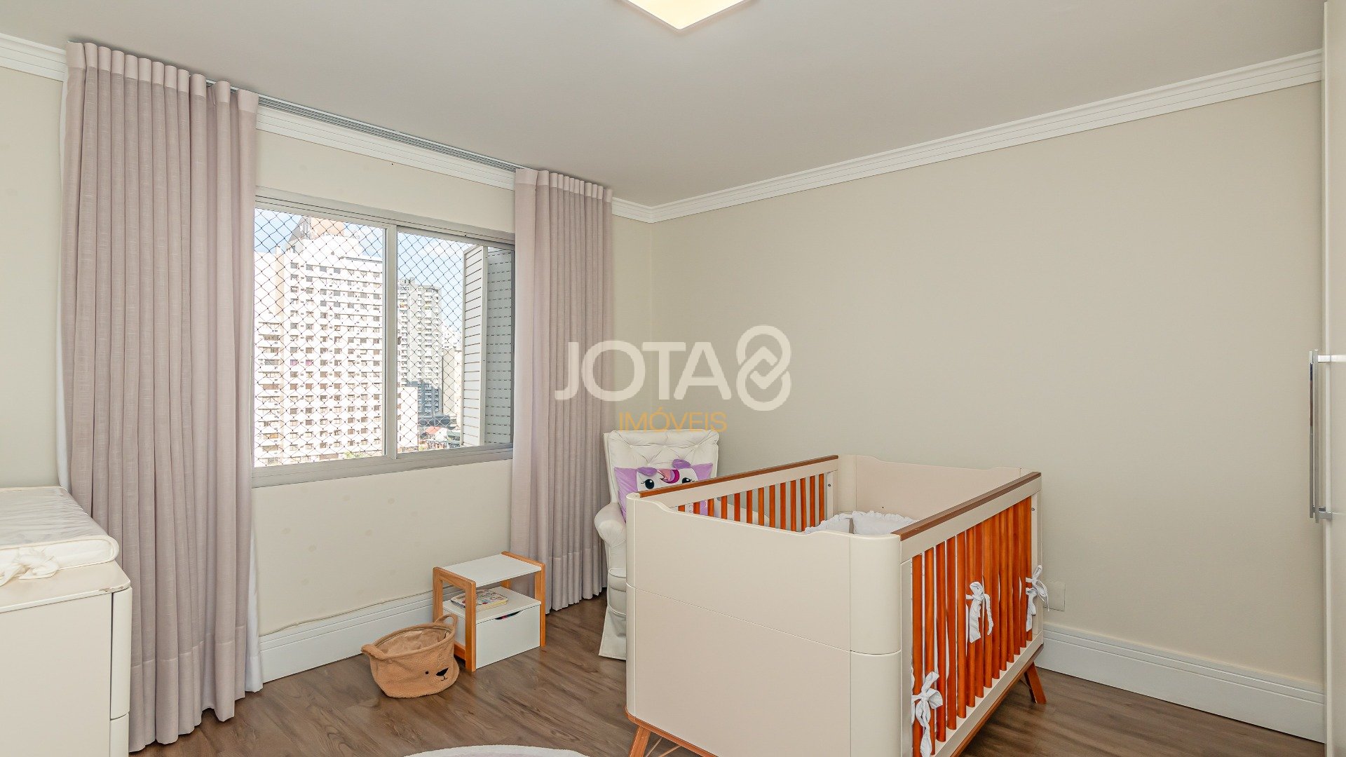 APARTAMENTO NO BATEL AO LADO DA PRAÇA DO JAPÃO!
