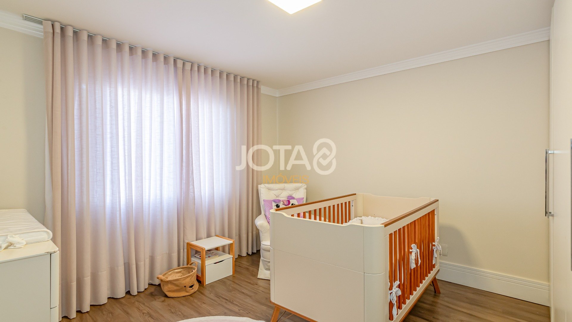 APARTAMENTO NO BATEL AO LADO DA PRAÇA DO JAPÃO!