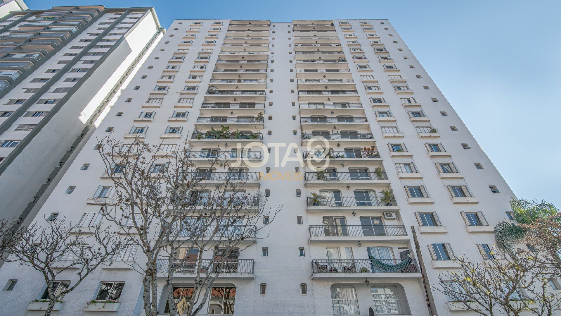 APARTAMENTO NO BATEL AO LADO DA PRAÇA DO JAPÃO!