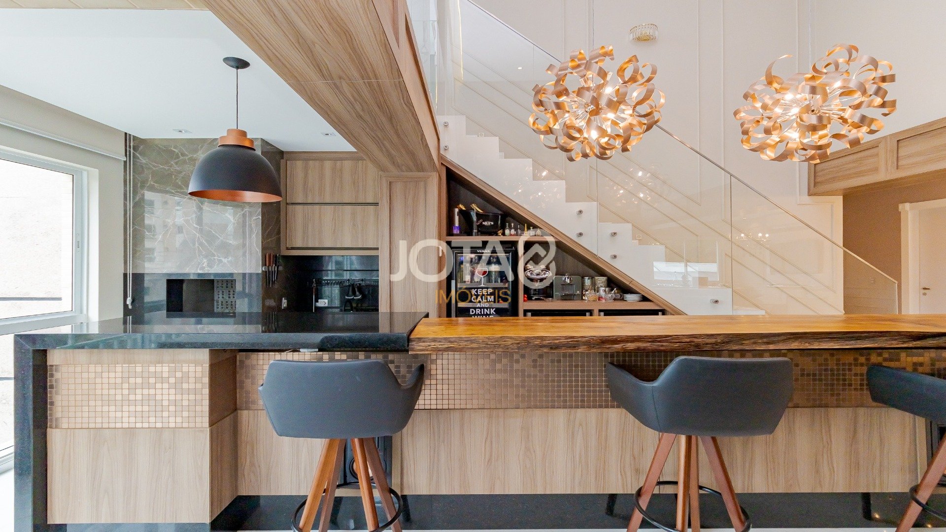 APARTAMENTO 3 SUÍTES COM ELEVADOR PRIVATIVO NO ECOVILLE - COND CLUBE