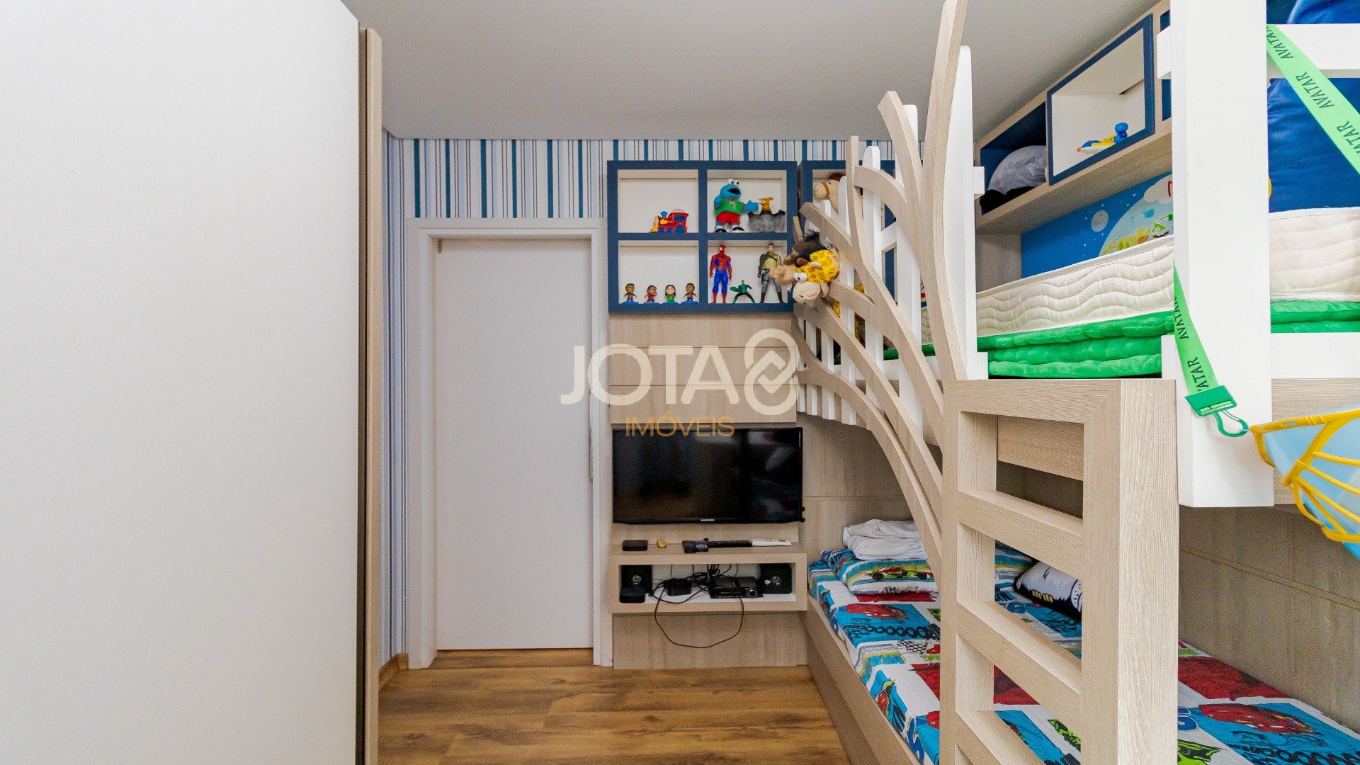 APARTAMENTO 3 SUÍTES COM ELEVADOR PRIVATIVO NO ECOVILLE - COND CLUBE