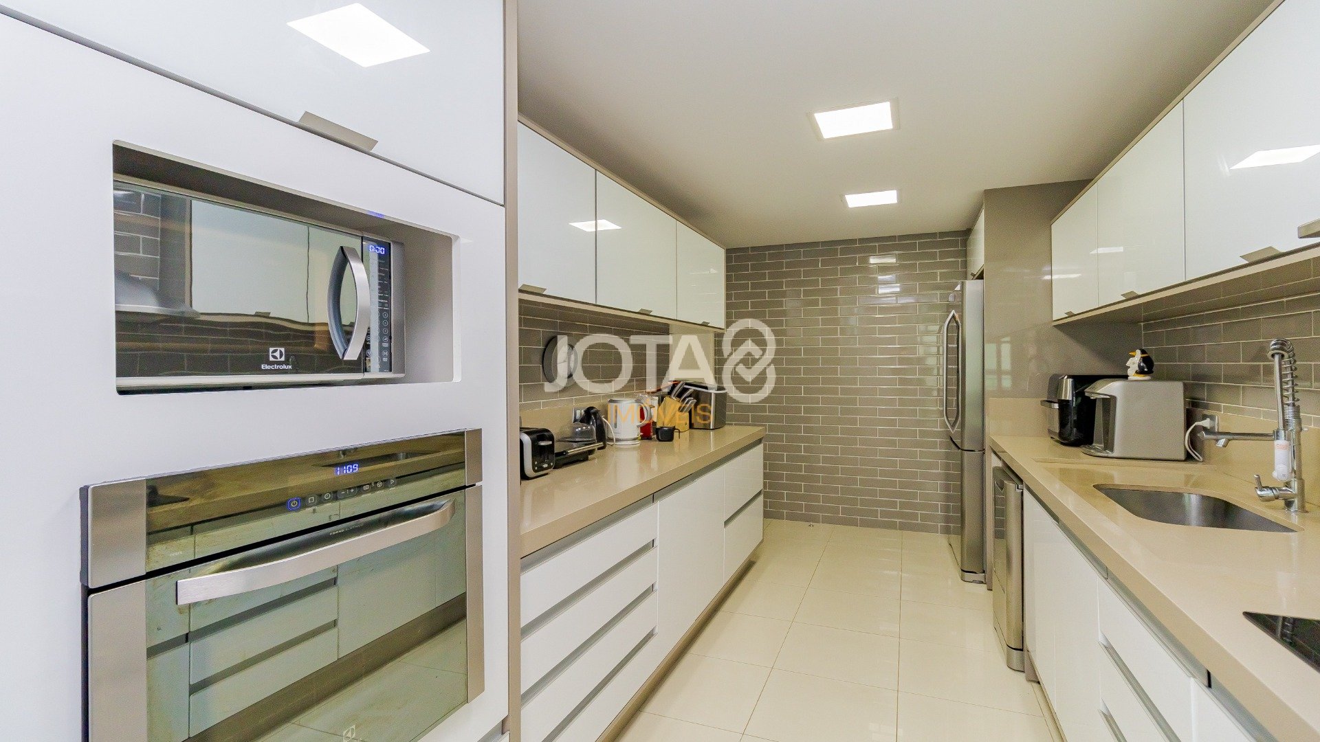APARTAMENTO 3 SUÍTES COM ELEVADOR PRIVATIVO NO ECOVILLE - COND CLUBE
