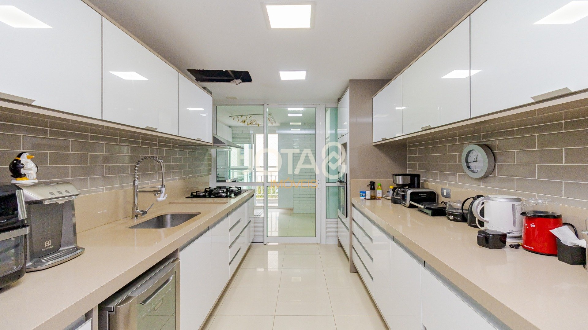 APARTAMENTO 3 SUÍTES COM ELEVADOR PRIVATIVO NO ECOVILLE - COND CLUBE