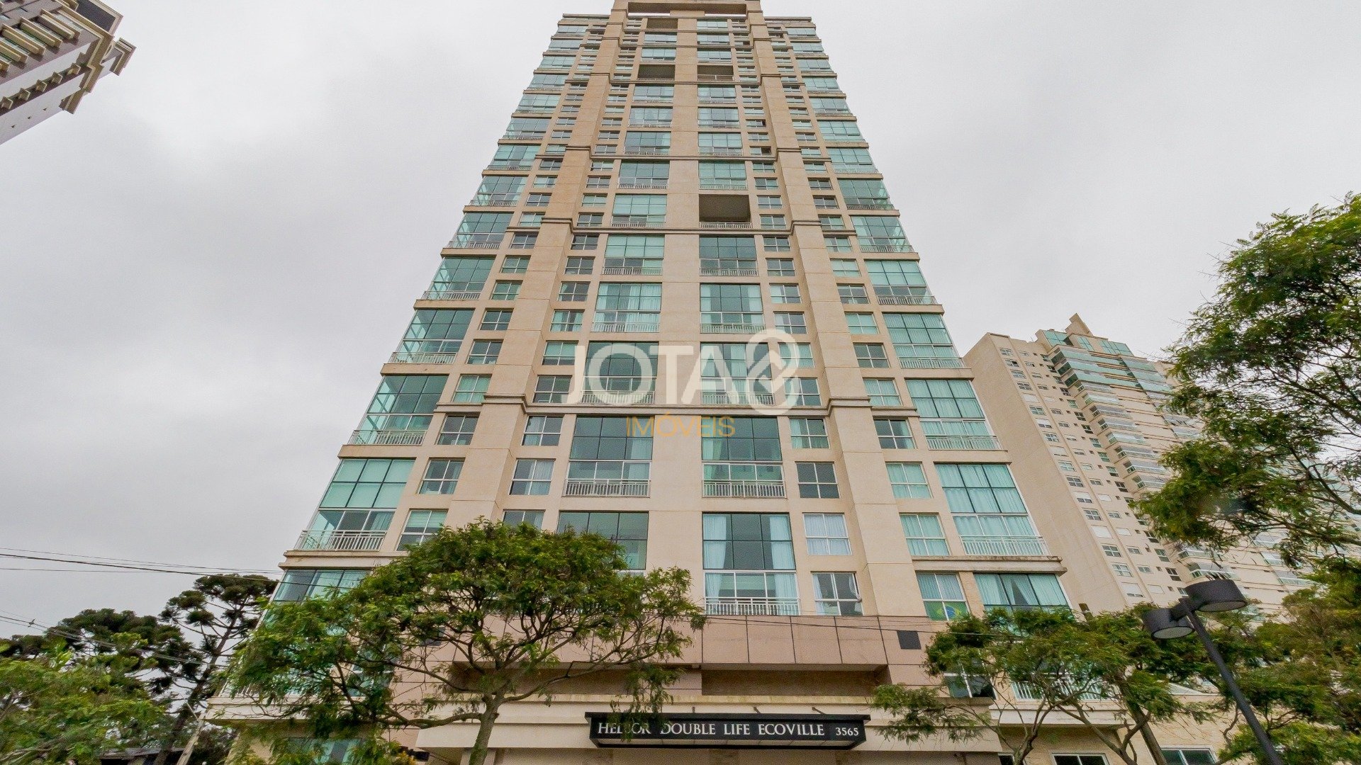 APARTAMENTO 3 SUÍTES COM ELEVADOR PRIVATIVO NO ECOVILLE - COND CLUBE