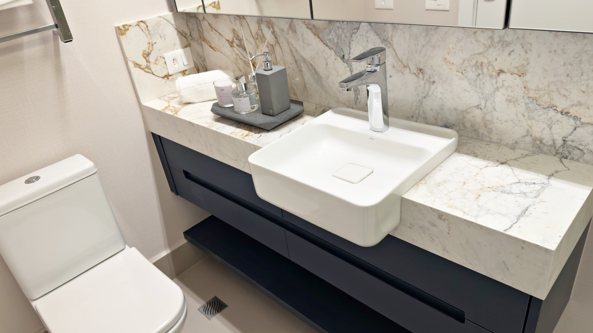 APARTAMENTO COM 3 SUÍTES E 4 VAGAS NO BATEL