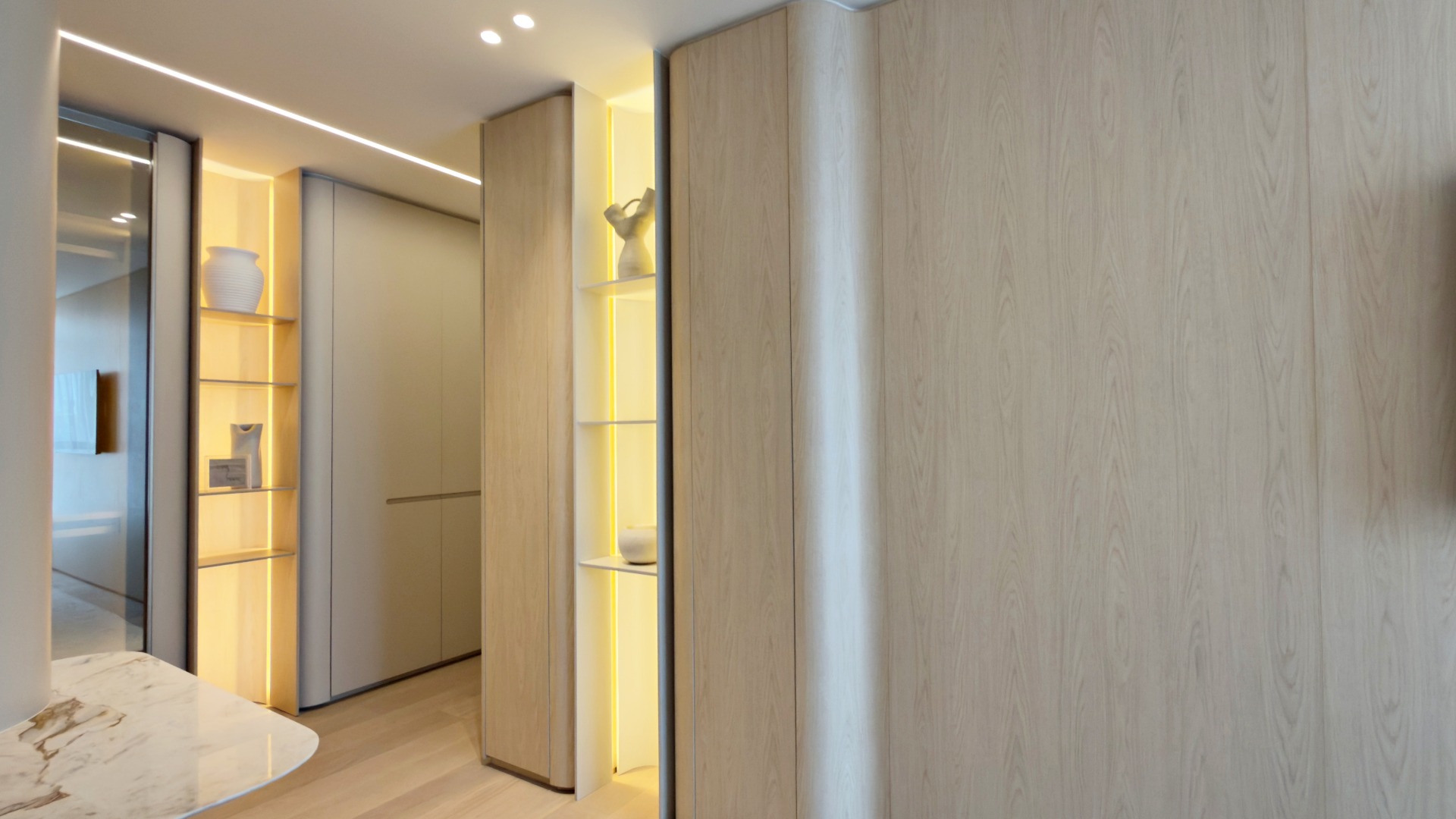 APARTAMENTO COM 3 SUÍTES E 4 VAGAS NO BATEL