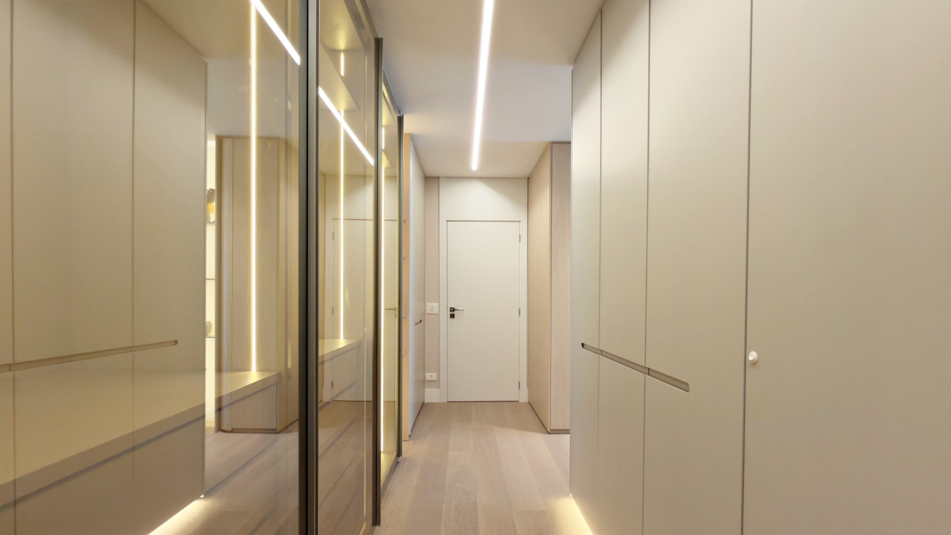 APARTAMENTO COM 3 SUÍTES E 4 VAGAS NO BATEL