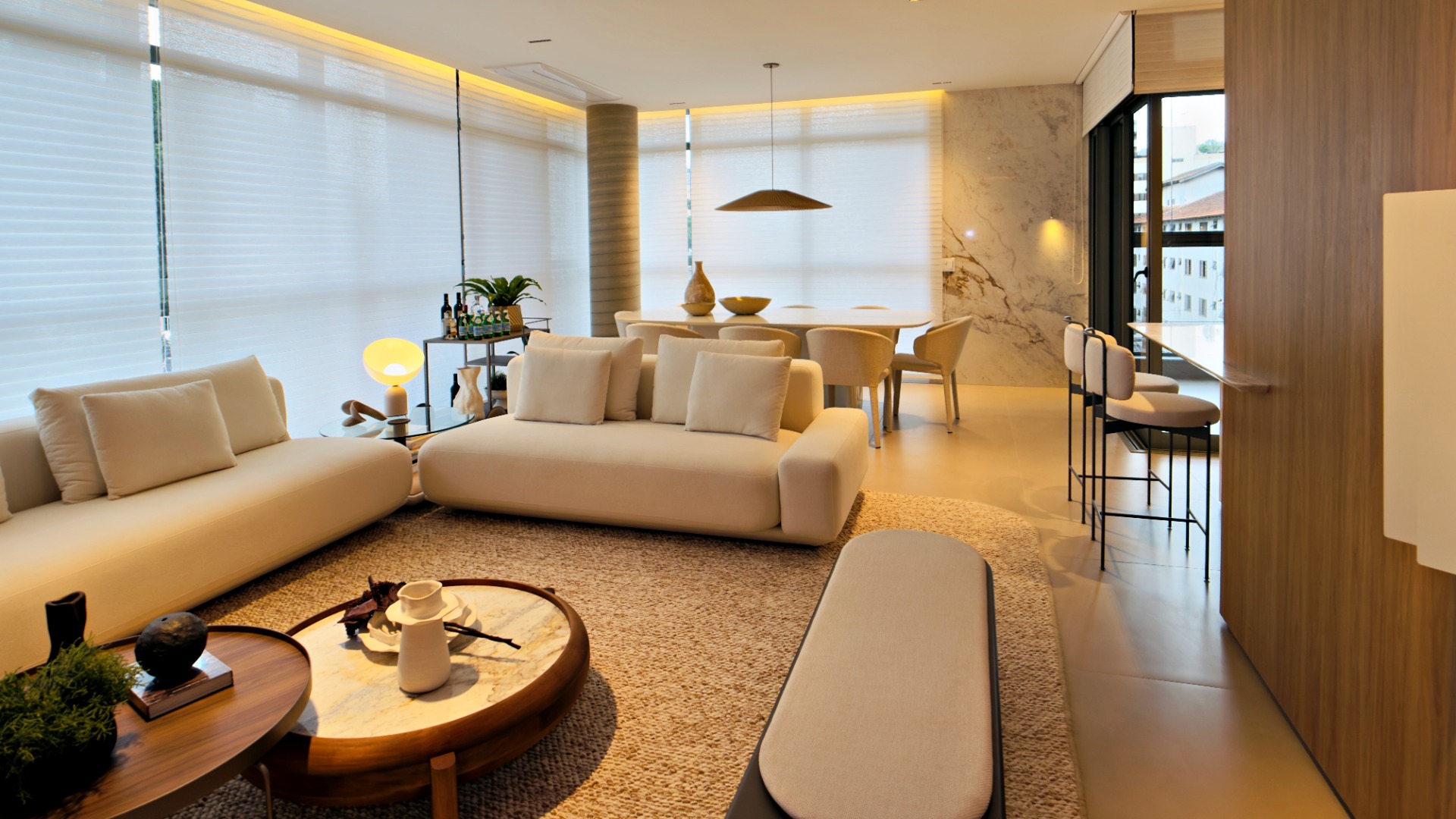 APARTAMENTO COM 3 SUÍTES E 3 VAGAS NO BATEL