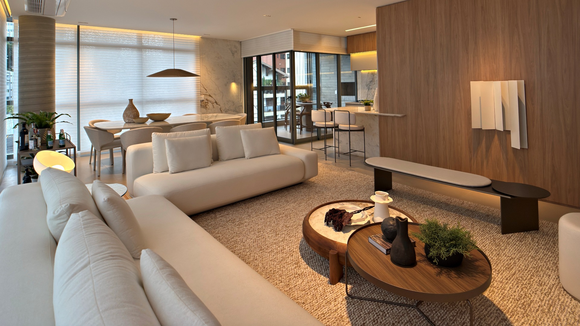 APARTAMENTO COM 3 SUÍTES E 3 VAGAS NO BATEL