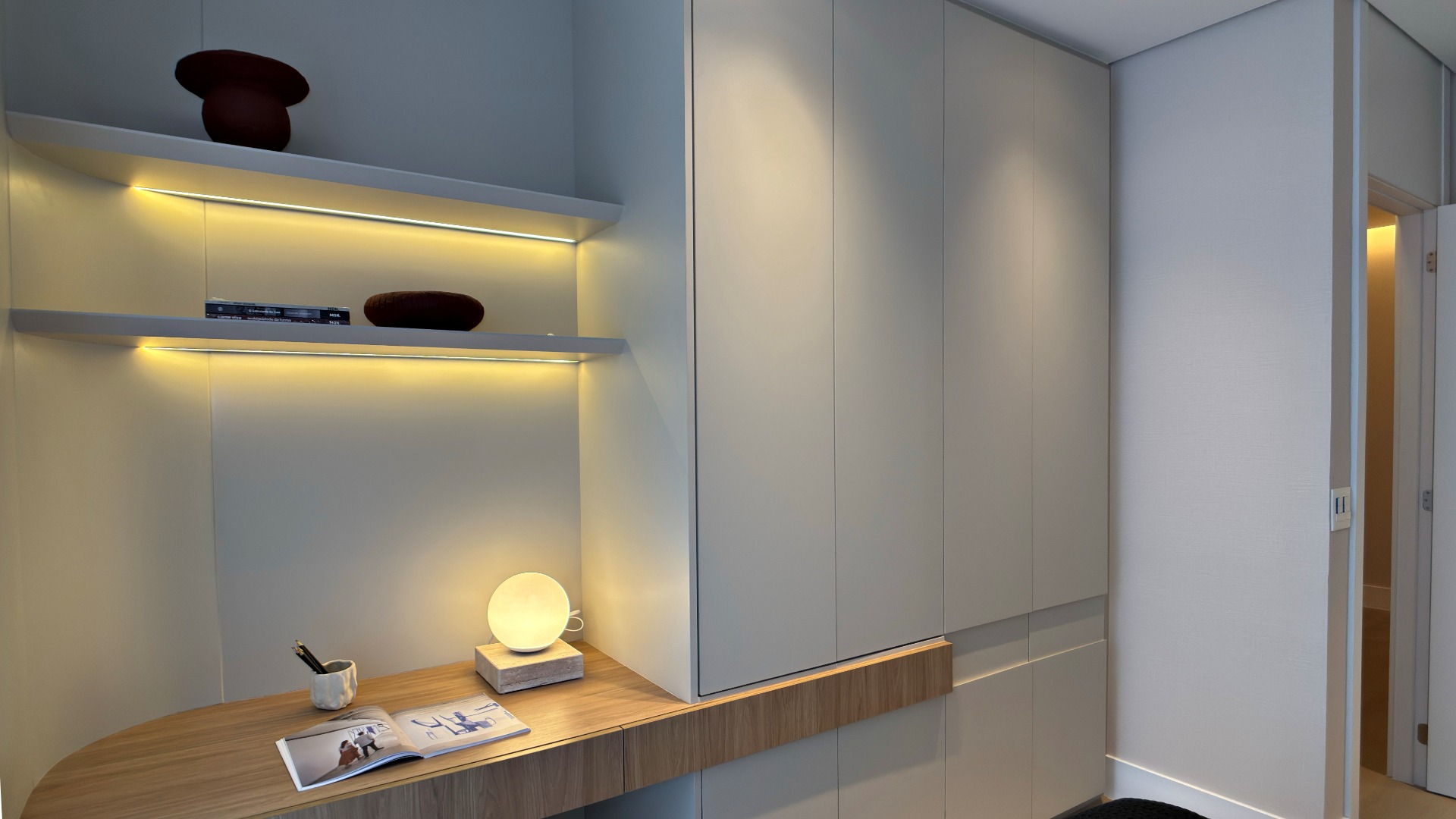 APARTAMENTO COM 3 SUÍTES E 3 VAGAS NO BATEL