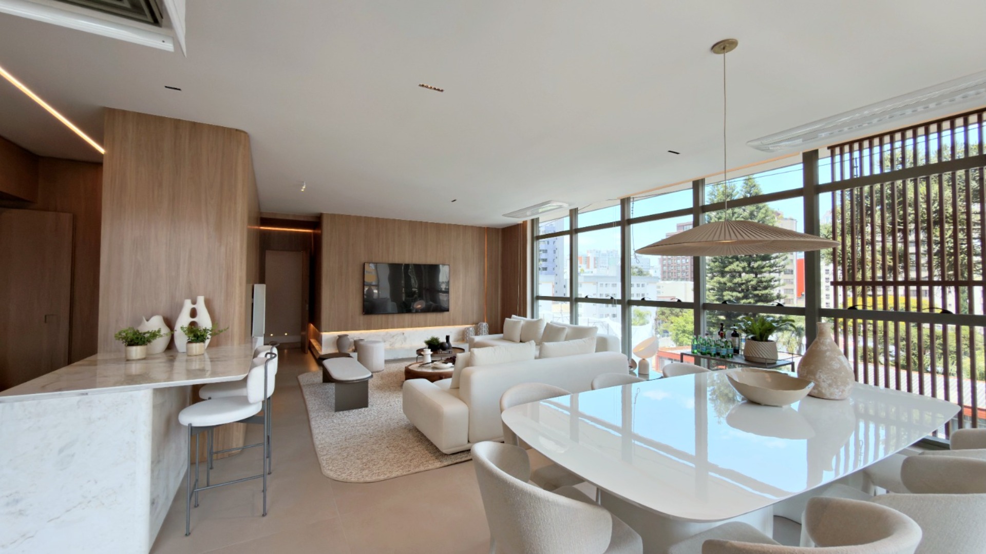 APARTAMENTO COM 3 SUÍTES E 3 VAGAS NO BATEL