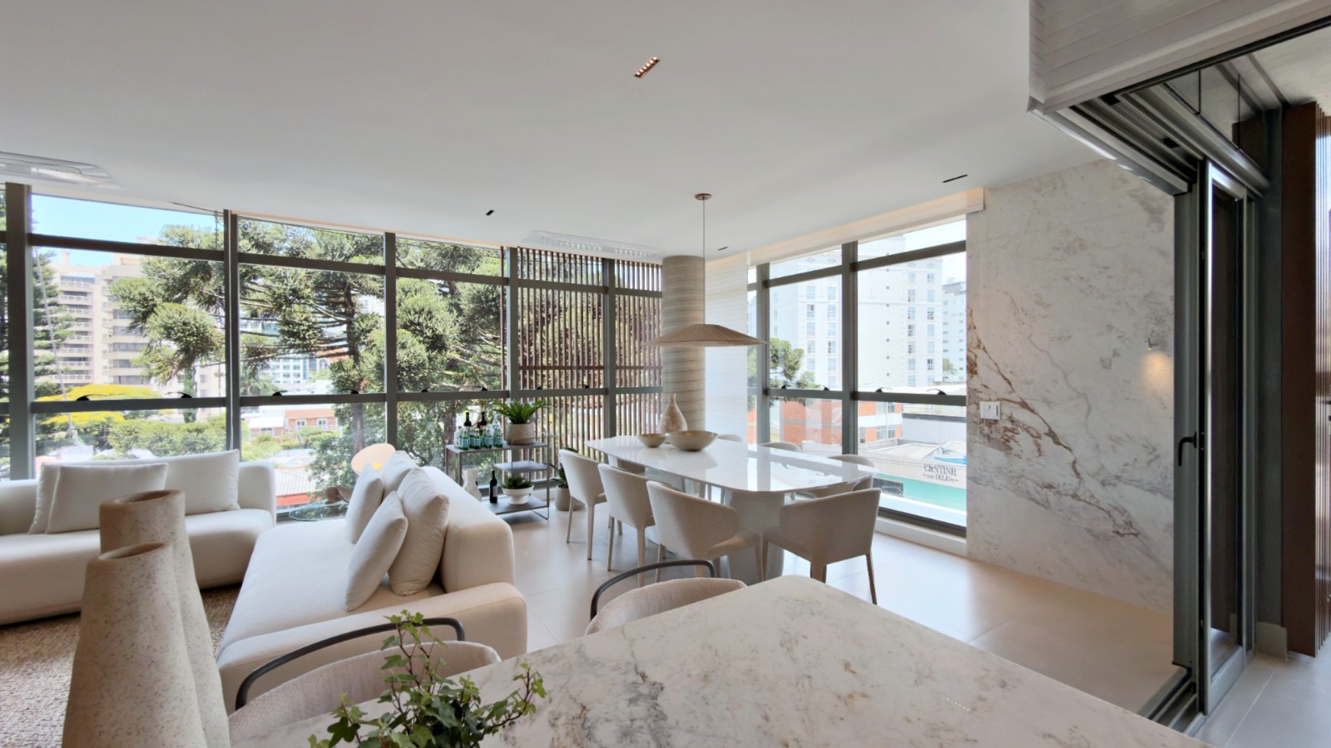 APARTAMENTO COM 3 SUÍTES E 3 VAGAS NO BATEL