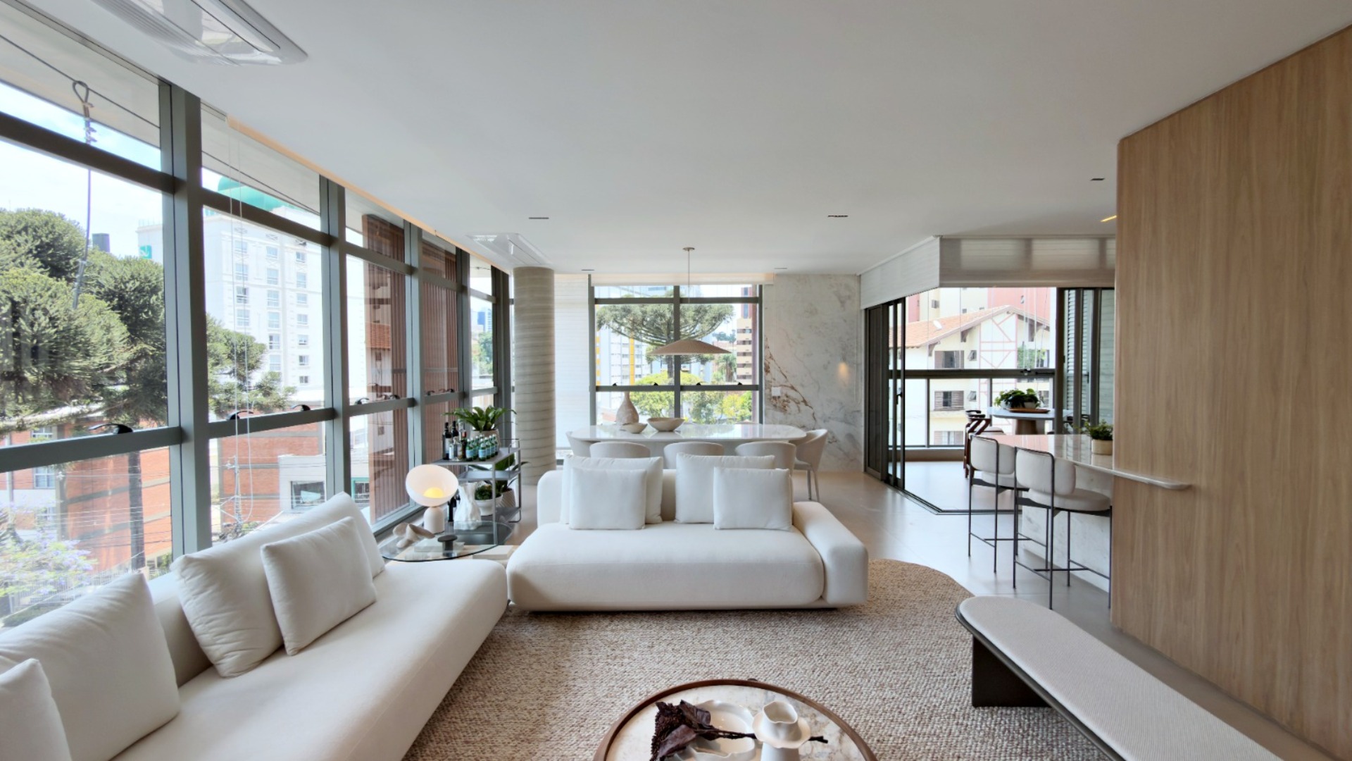 APARTAMENTO COM 3 SUÍTES E 3 VAGAS NO BATEL