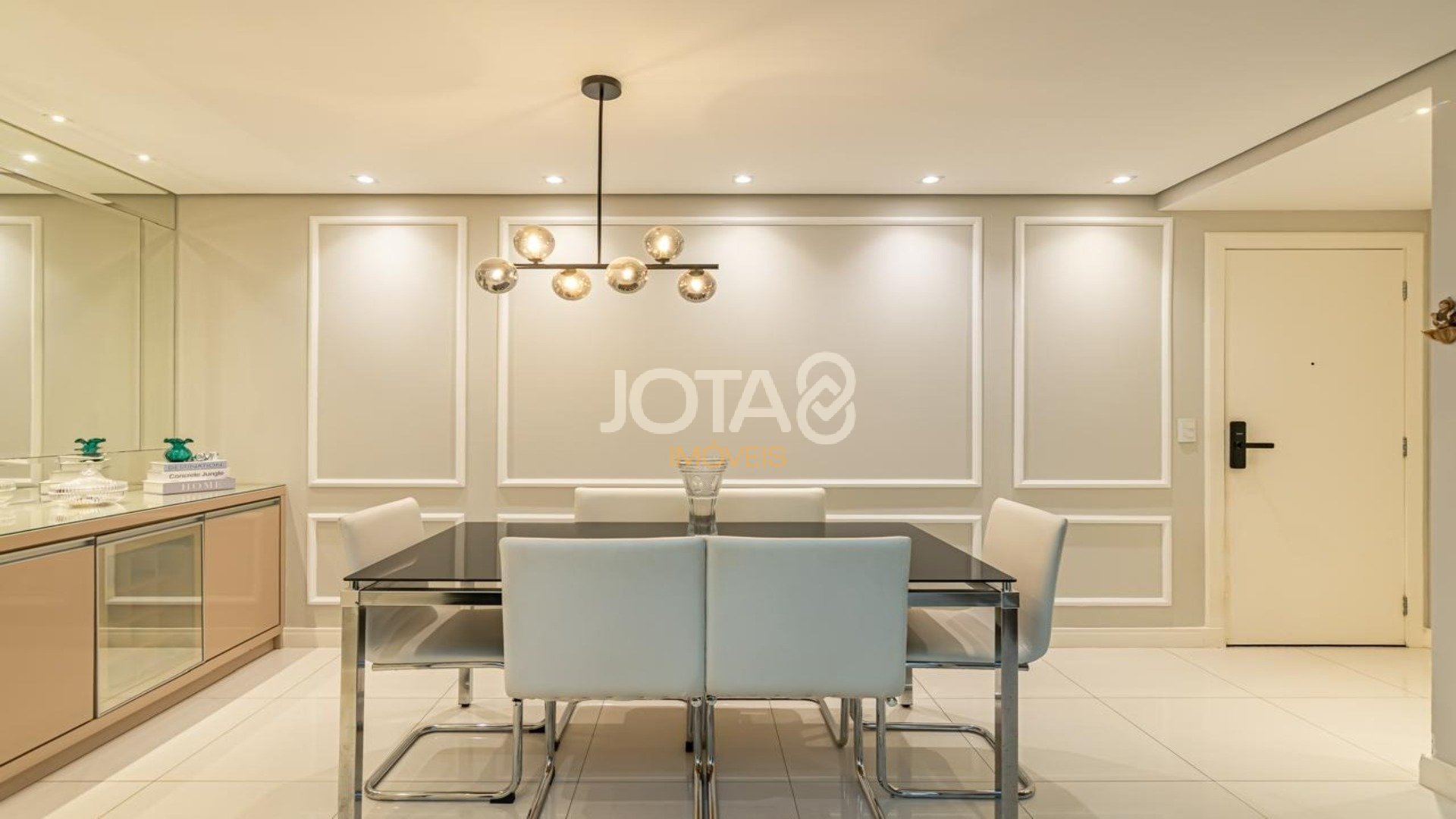 Foto de destaque Mobiliado com 3 quartos e 2 vagas á 900 metros da batel grill