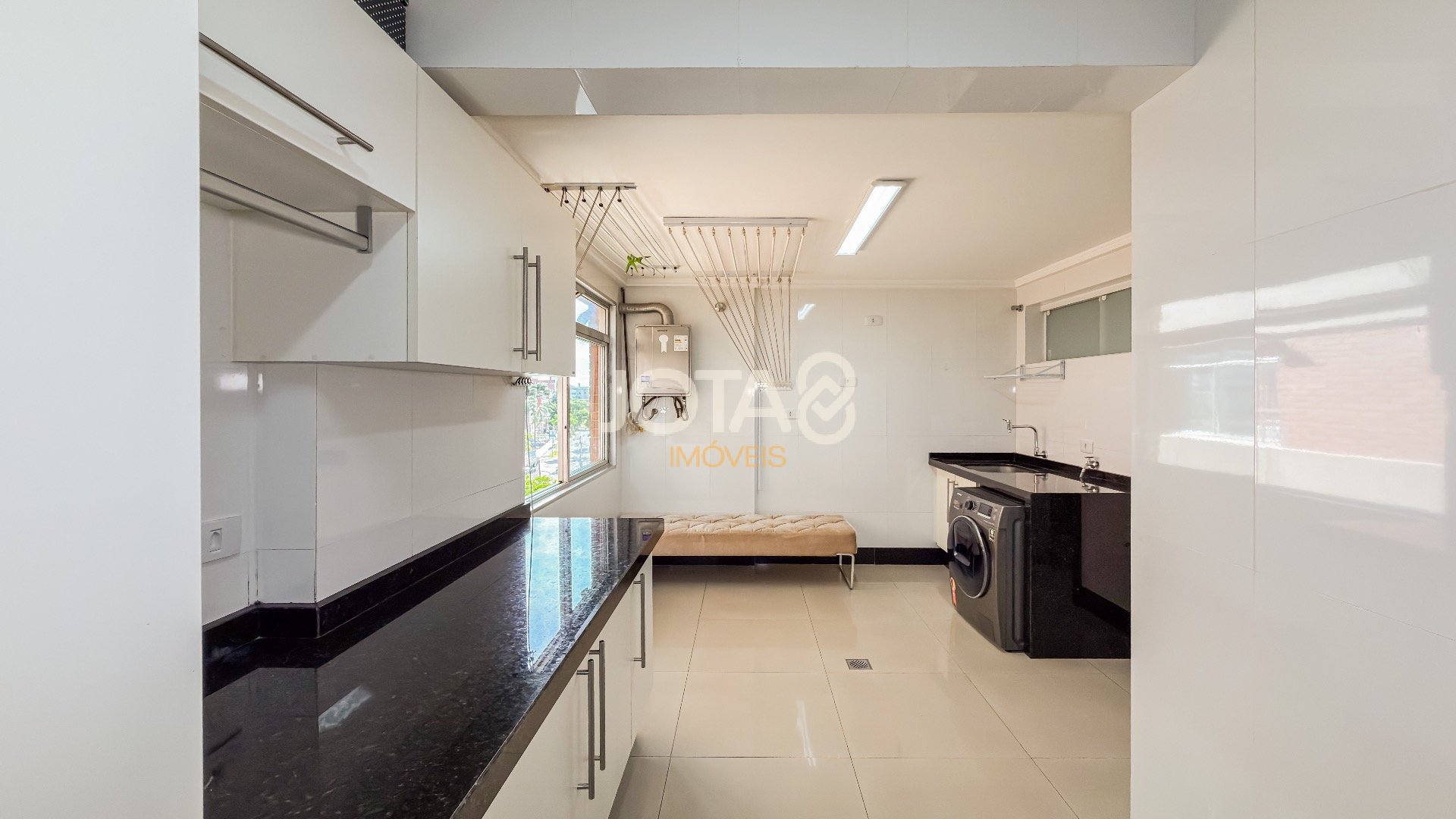 APARTAMENTO 02 SUITES COM FACE NORTE AO LADO DA PRACINHA DO BATEL