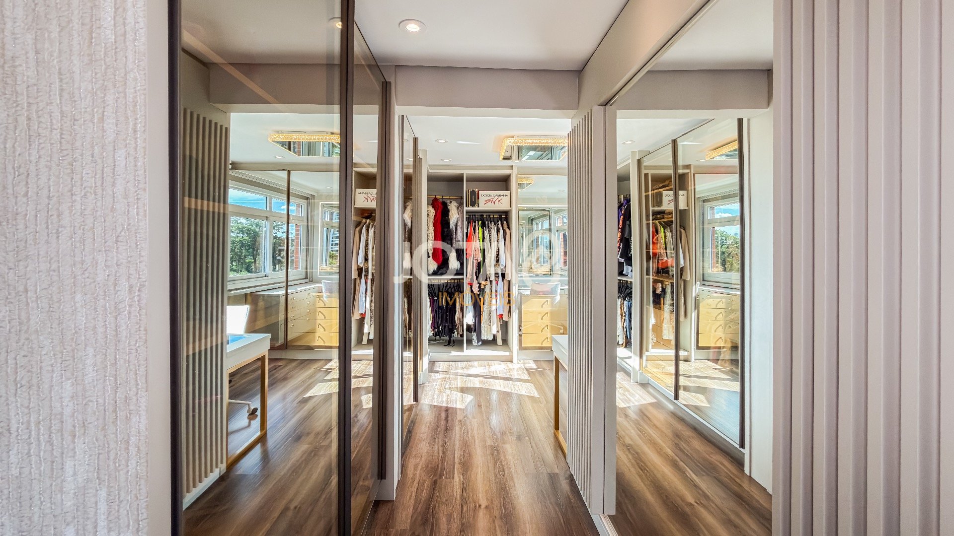 APARTAMENTO 02 SUITES COM FACE NORTE AO LADO DA PRACINHA DO BATEL