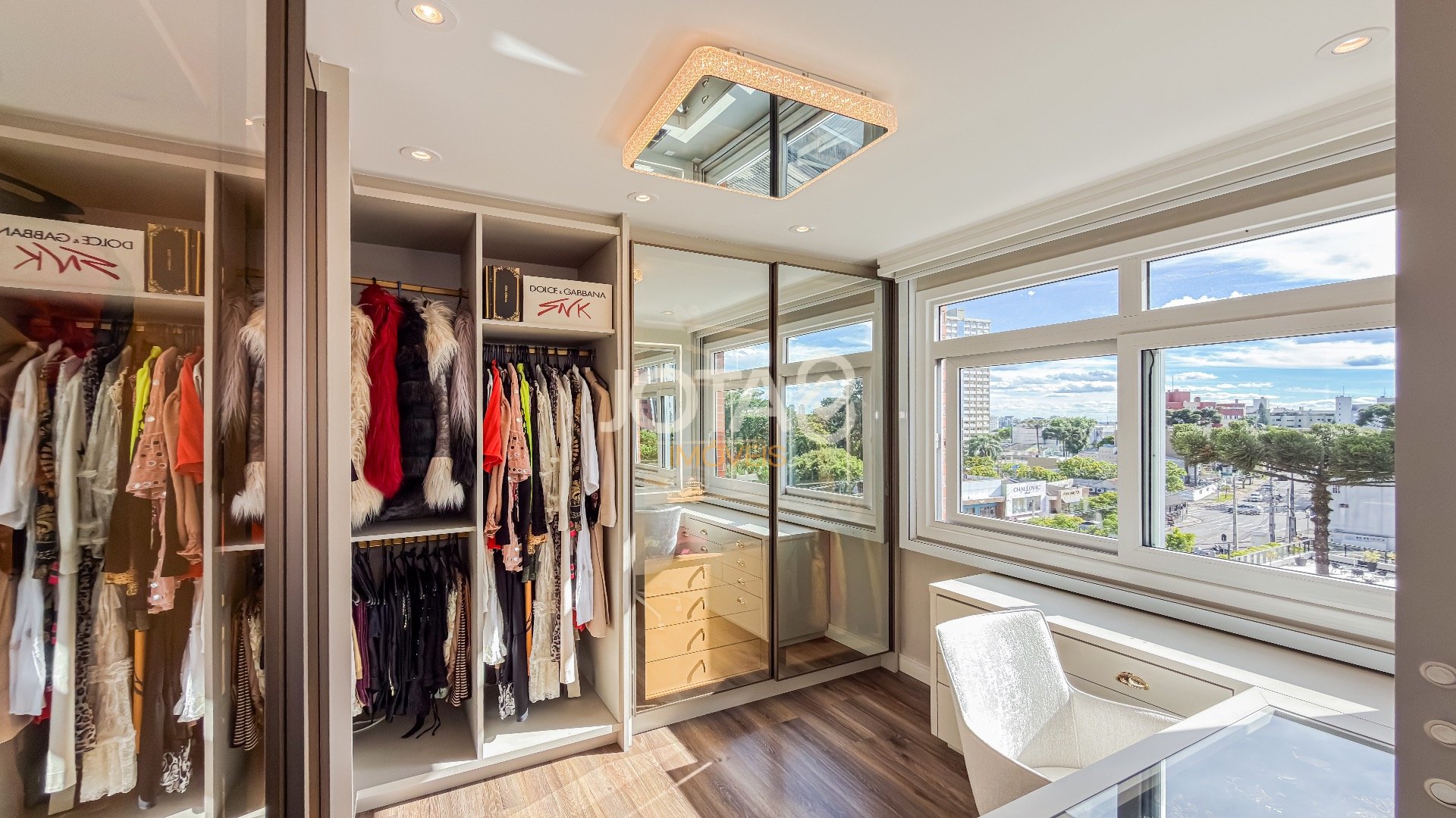 APARTAMENTO 02 SUITES COM FACE NORTE AO LADO DA PRACINHA DO BATEL