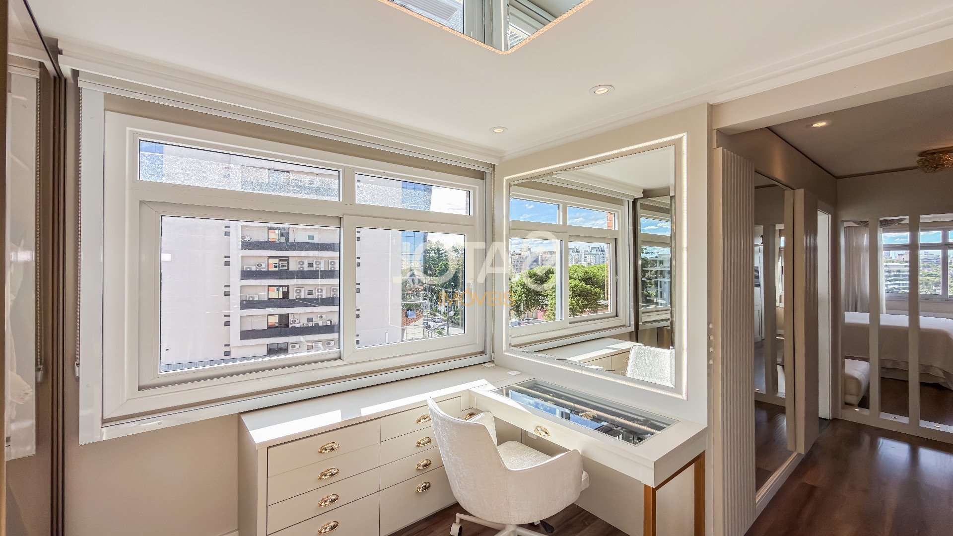 APARTAMENTO 02 SUITES COM FACE NORTE AO LADO DA PRACINHA DO BATEL