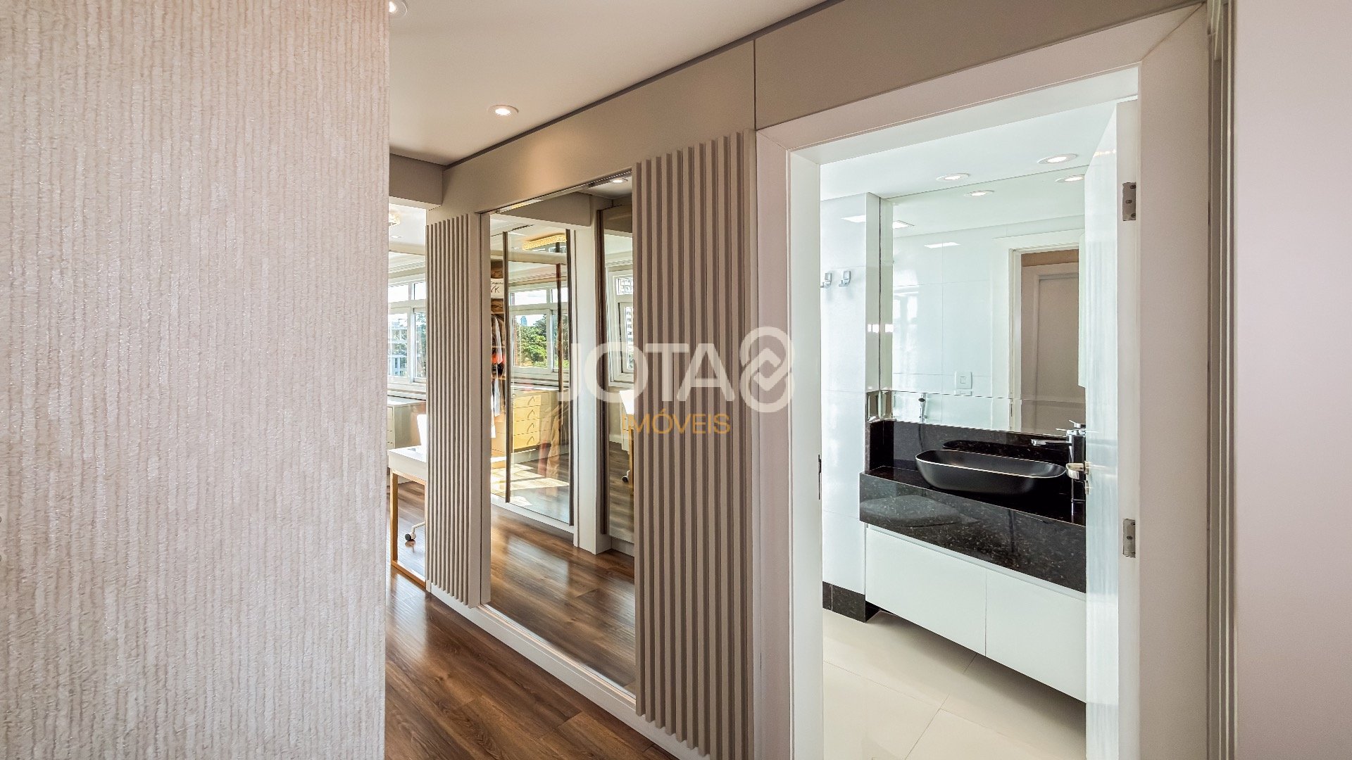 APARTAMENTO 02 SUITES COM FACE NORTE AO LADO DA PRACINHA DO BATEL