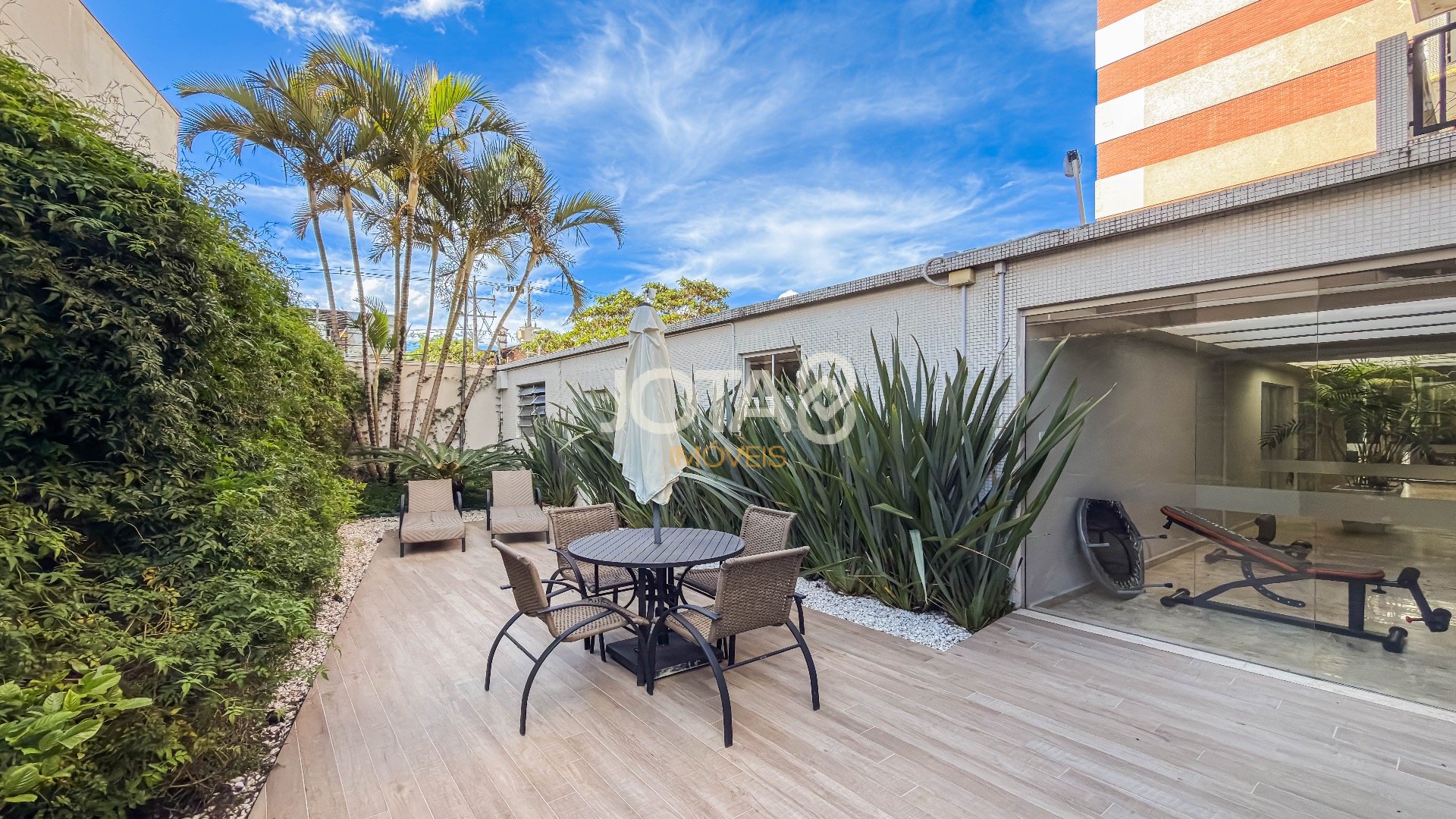 APARTAMENTO 02 SUITES COM FACE NORTE AO LADO DA PRACINHA DO BATEL