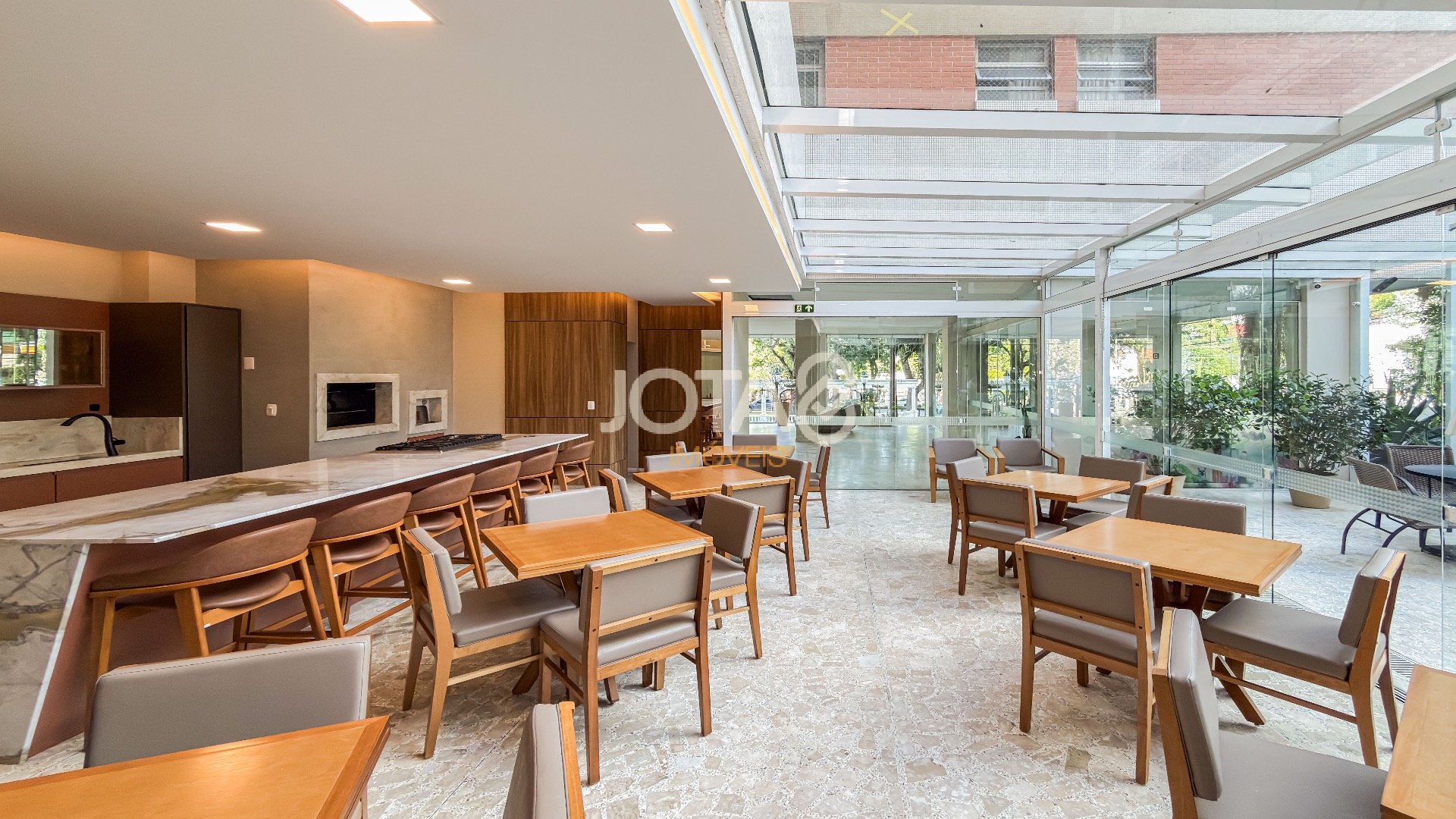 APARTAMENTO 02 SUITES COM FACE NORTE AO LADO DA PRACINHA DO BATEL