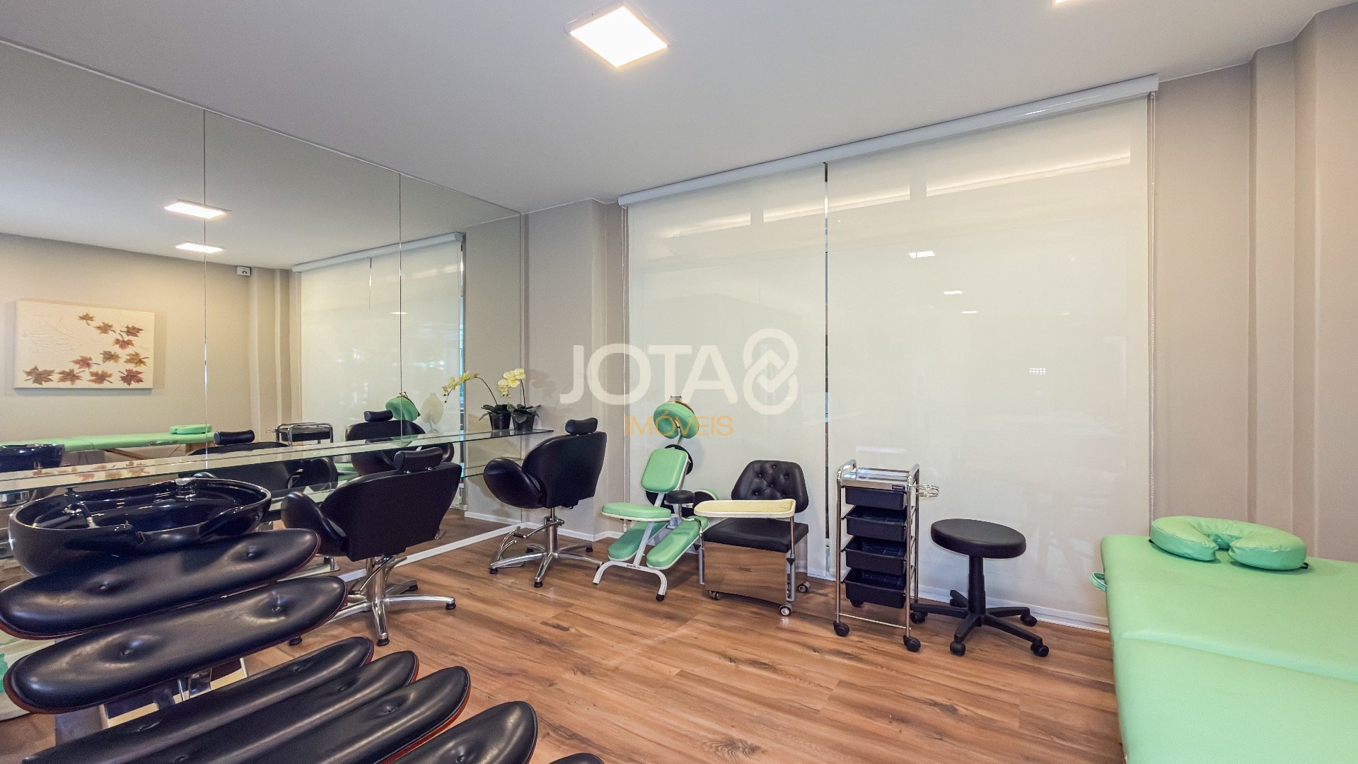 APARTAMENTO 02 SUITES COM FACE NORTE AO LADO DA PRACINHA DO BATEL