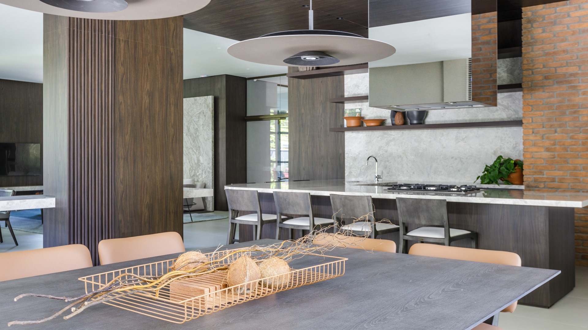 APARTAMENTO COM 3 SUÍTES NO BIGORRILHO