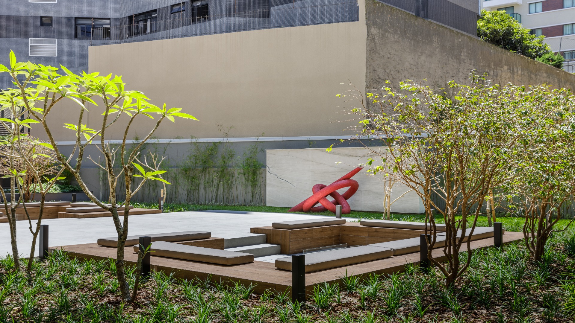 APARTAMENTO COM 3 SUÍTES NO BIGORRILHO