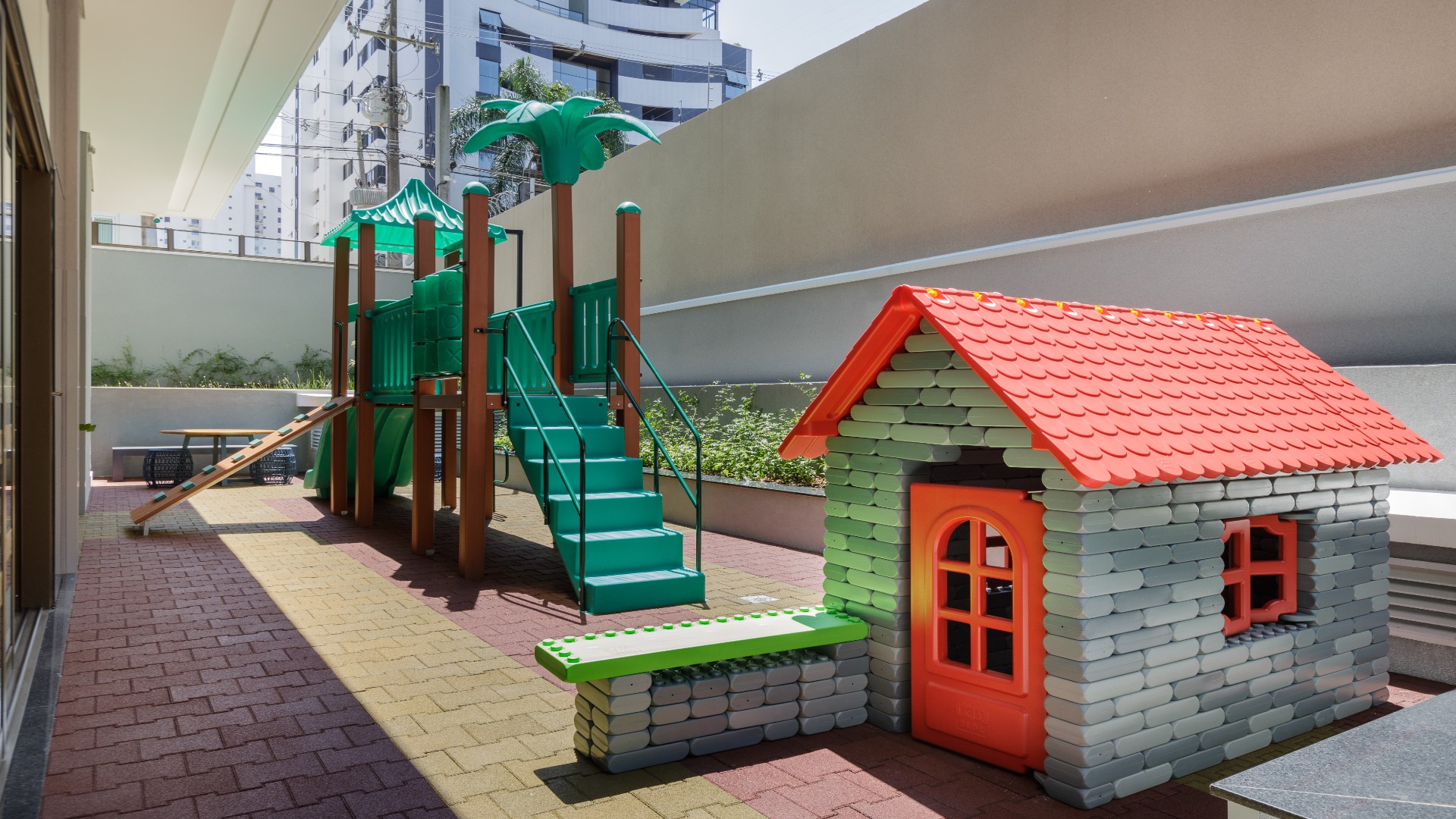 APARTAMENTO COM 3 SUÍTES NO BIGORRILHO