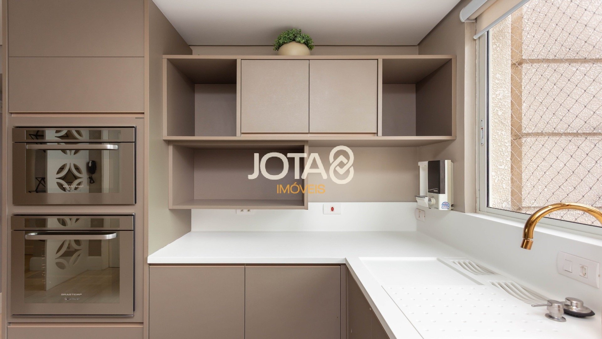 APARTAMENTO EM ANDAR ALTO COM 3 SUÍTES | CONSTRUÇÃO SAN REMO | BATEL