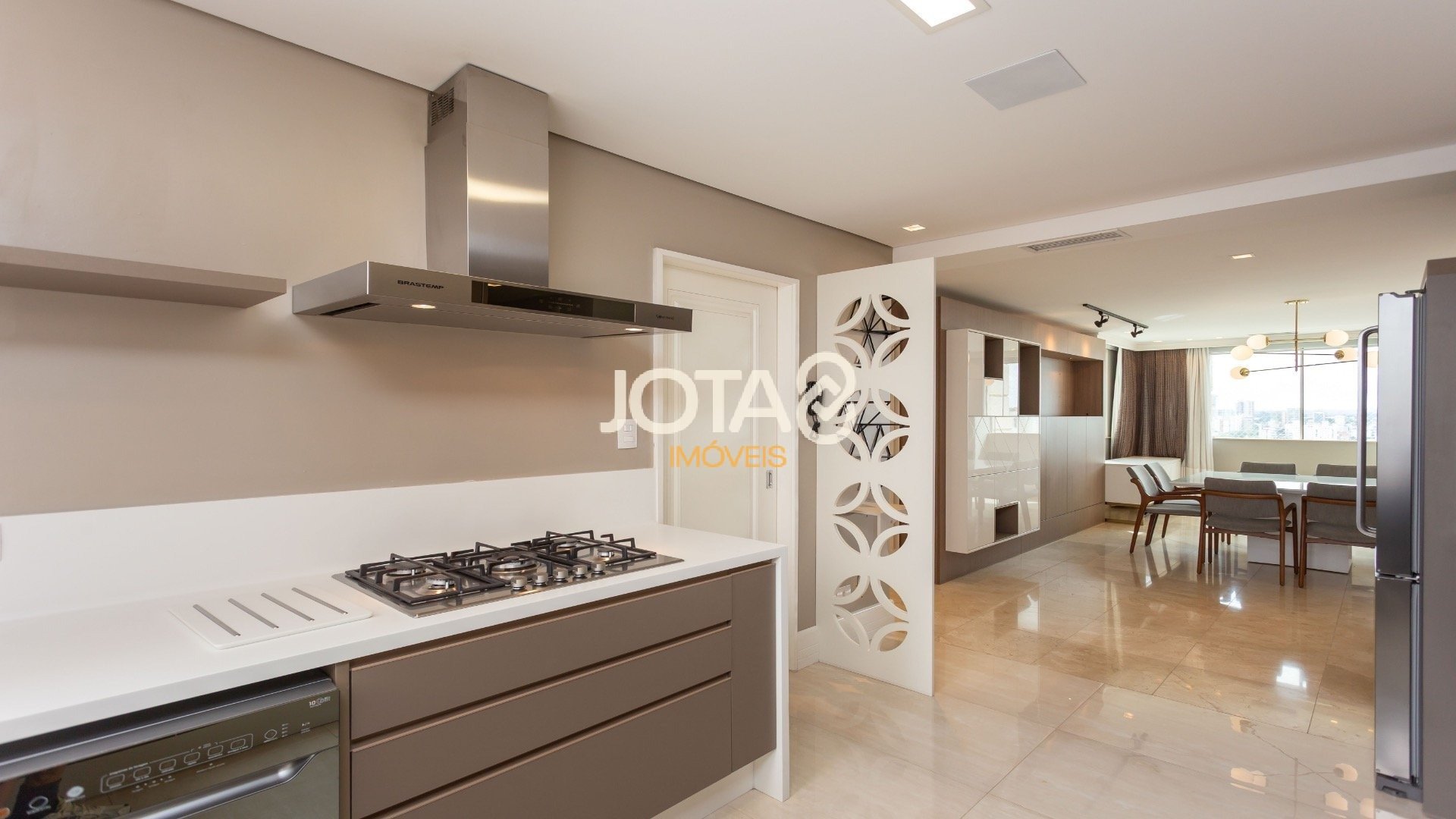 APARTAMENTO EM ANDAR ALTO COM 3 SUÍTES | CONSTRUÇÃO SAN REMO | BATEL