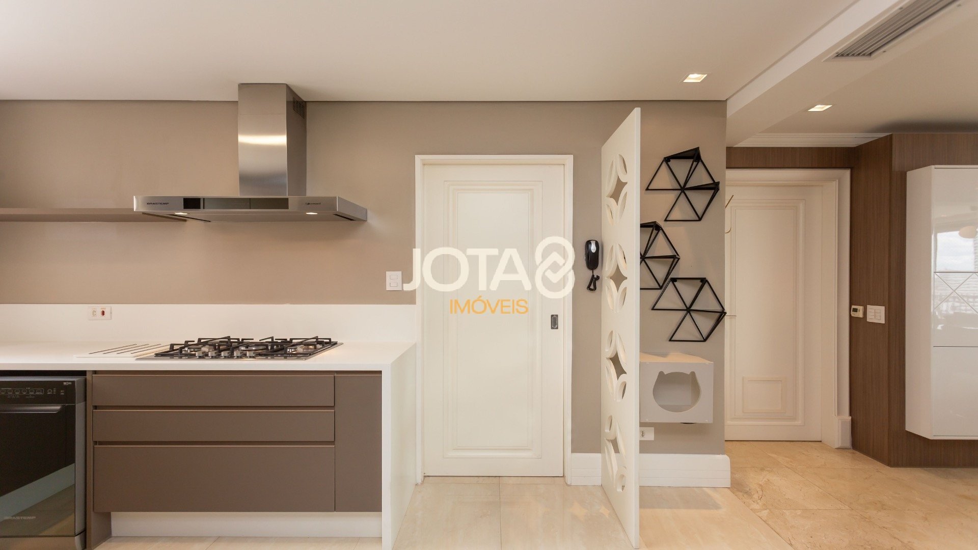 APARTAMENTO EM ANDAR ALTO COM 3 SUÍTES | CONSTRUÇÃO SAN REMO | BATEL