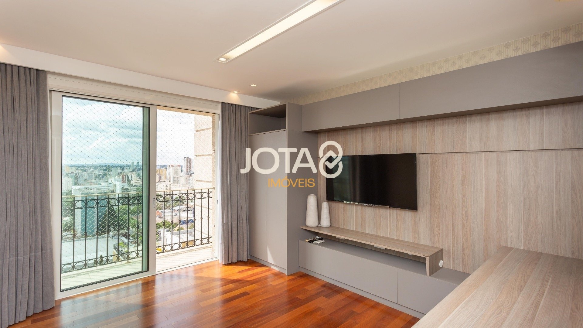 APARTAMENTO EM ANDAR ALTO COM 3 SUÍTES | CONSTRUÇÃO SAN REMO | BATEL