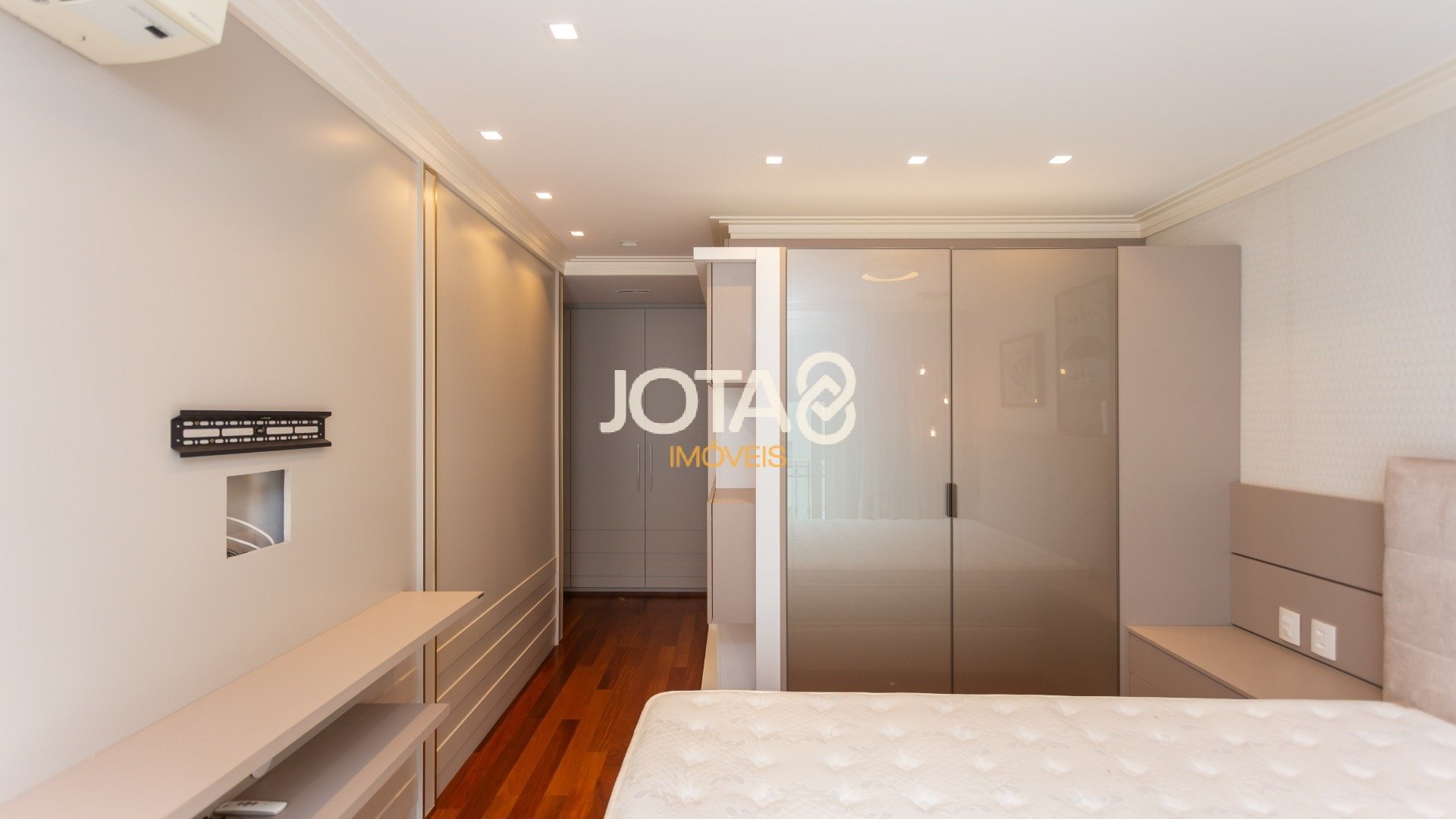 APARTAMENTO EM ANDAR ALTO COM 3 SUÍTES | CONSTRUÇÃO SAN REMO | BATEL