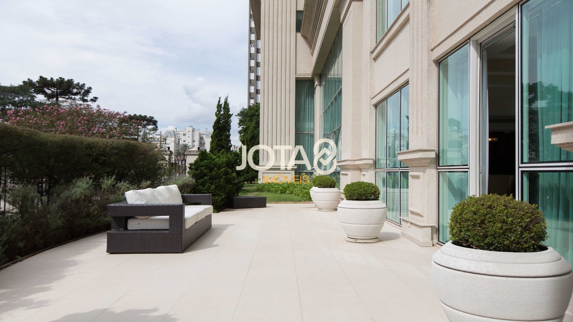 APARTAMENTO EM ANDAR ALTO COM 3 SUÍTES | CONSTRUÇÃO SAN REMO | BATEL