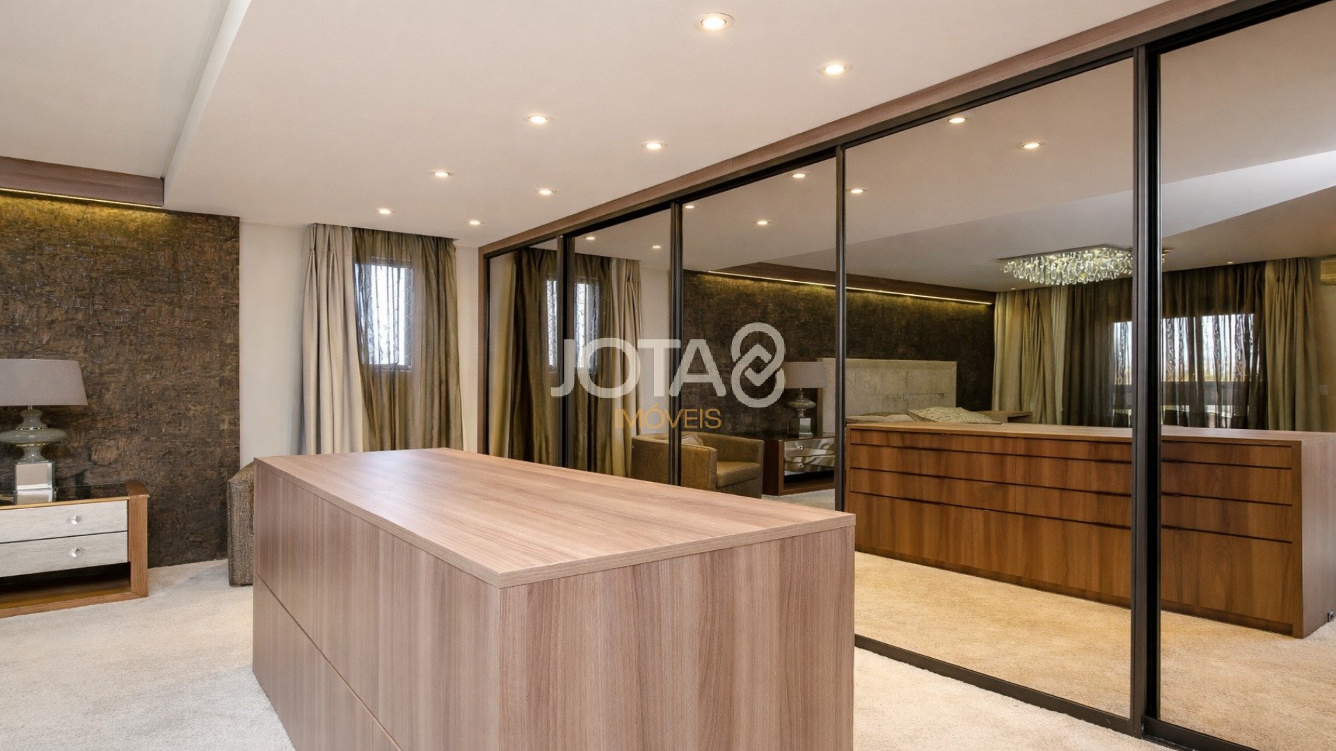 APARTAMENTO NO ECOVILLE COM 3 SUÍTES, ELEVADOR PRIVATIVO E 4 VAGAS