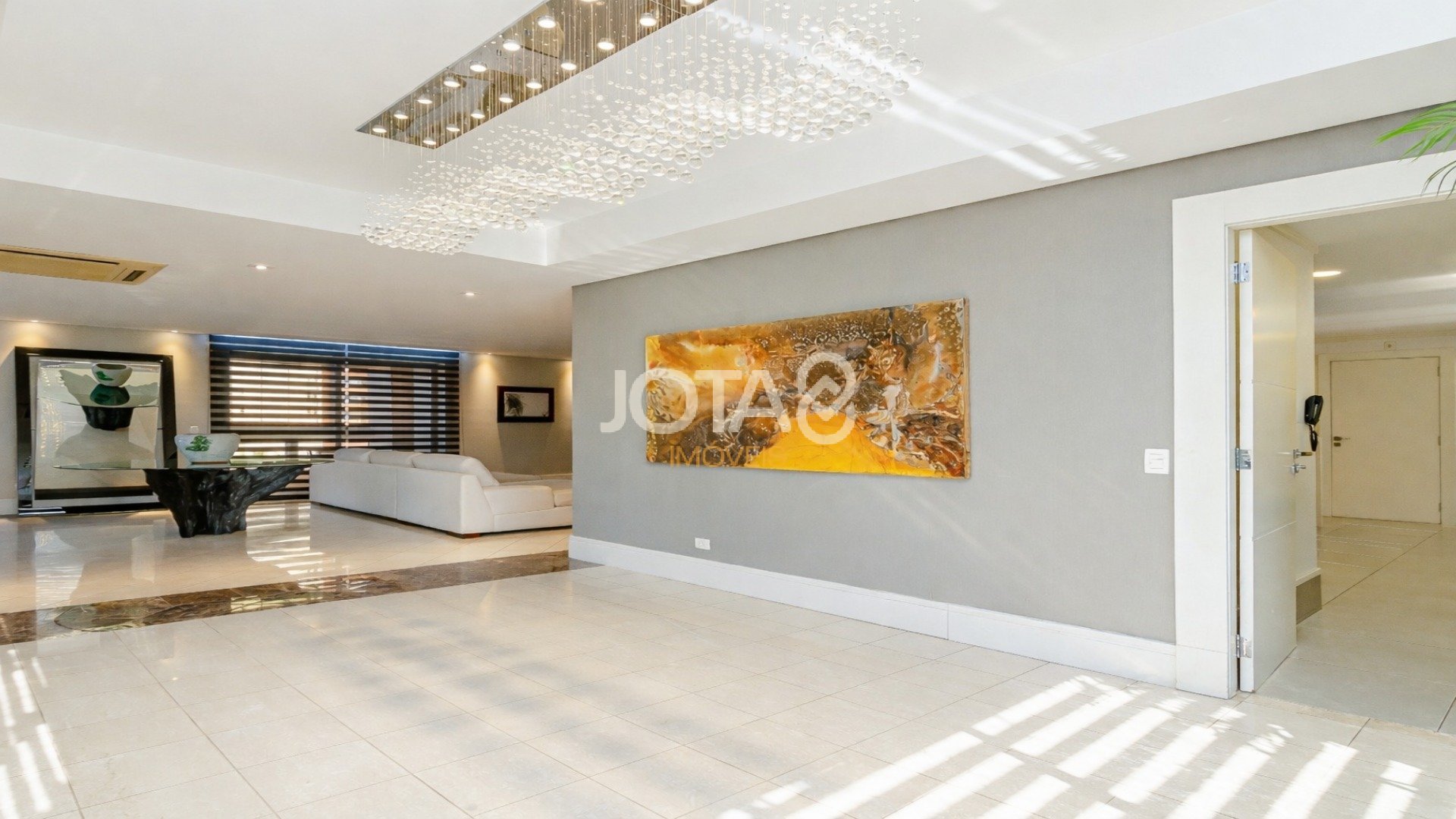 APARTAMENTO NO ECOVILLE COM 3 SUÍTES, ELEVADOR PRIVATIVO E 4 VAGAS