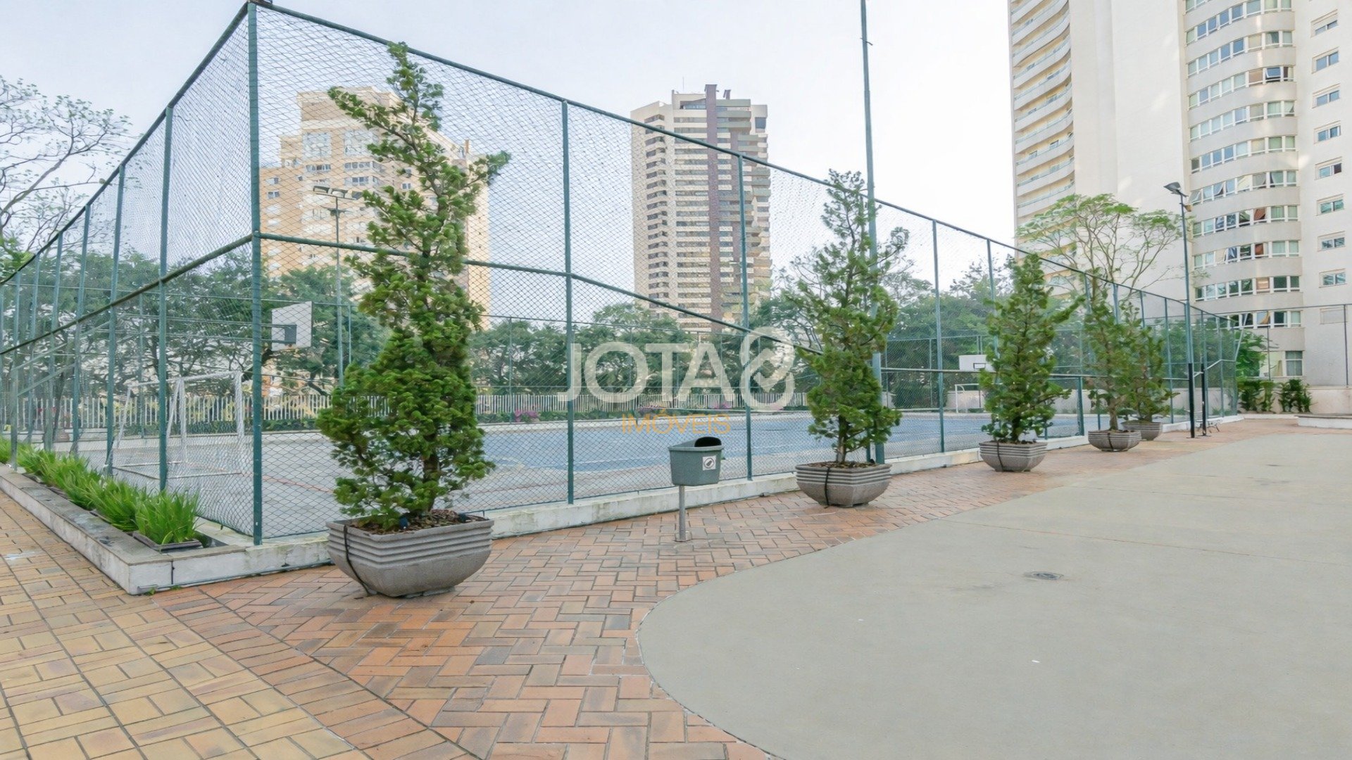 APARTAMENTO NO ECOVILLE COM 3 SUÍTES, ELEVADOR PRIVATIVO E 4 VAGAS