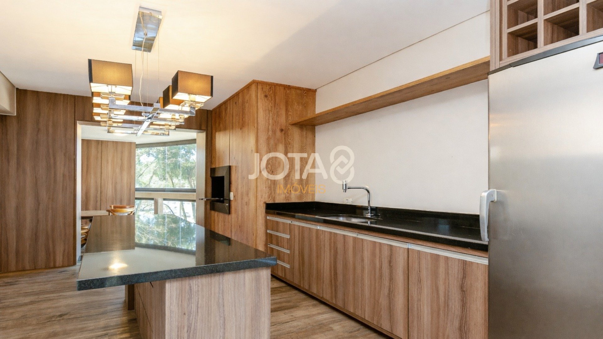 APARTAMENTO NO ECOVILLE COM 3 SUÍTES, ELEVADOR PRIVATIVO E 4 VAGAS