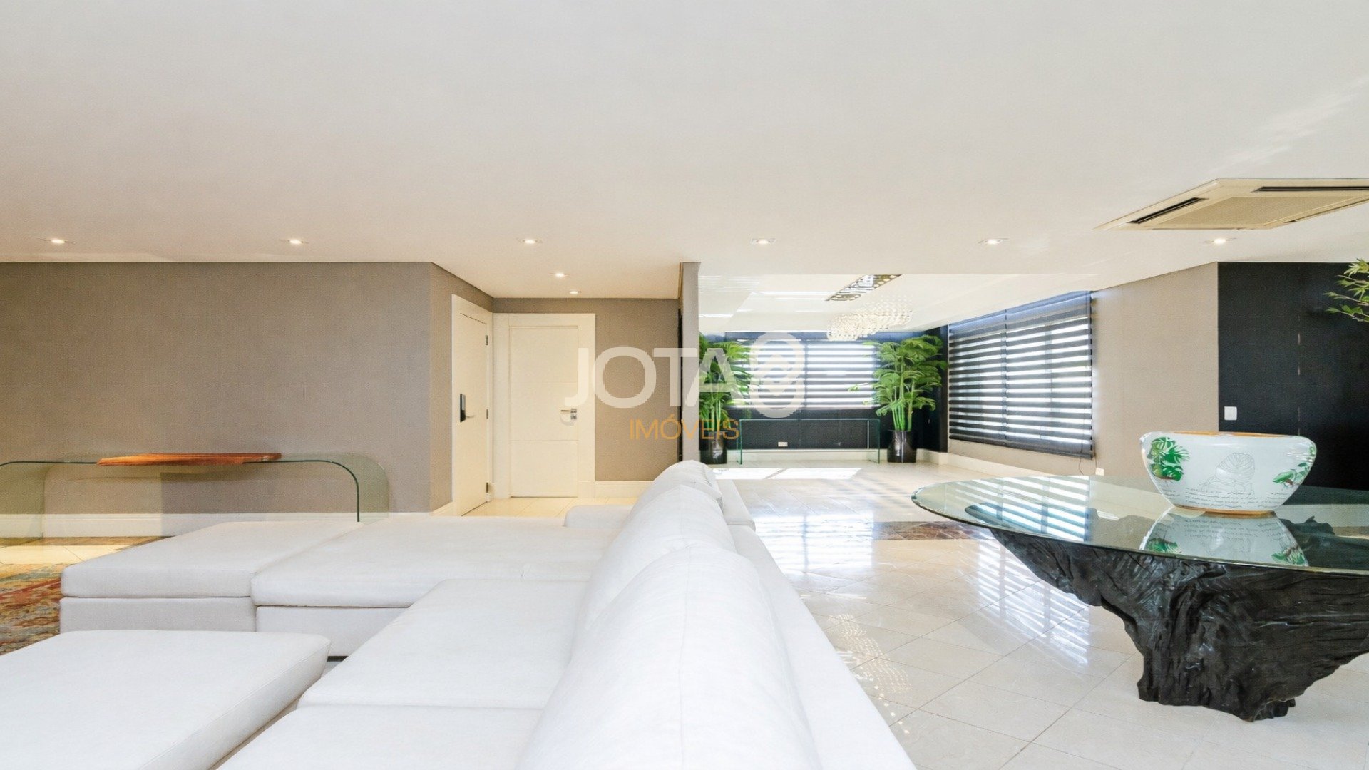 APARTAMENTO NO ECOVILLE COM 3 SUÍTES, ELEVADOR PRIVATIVO E 4 VAGAS