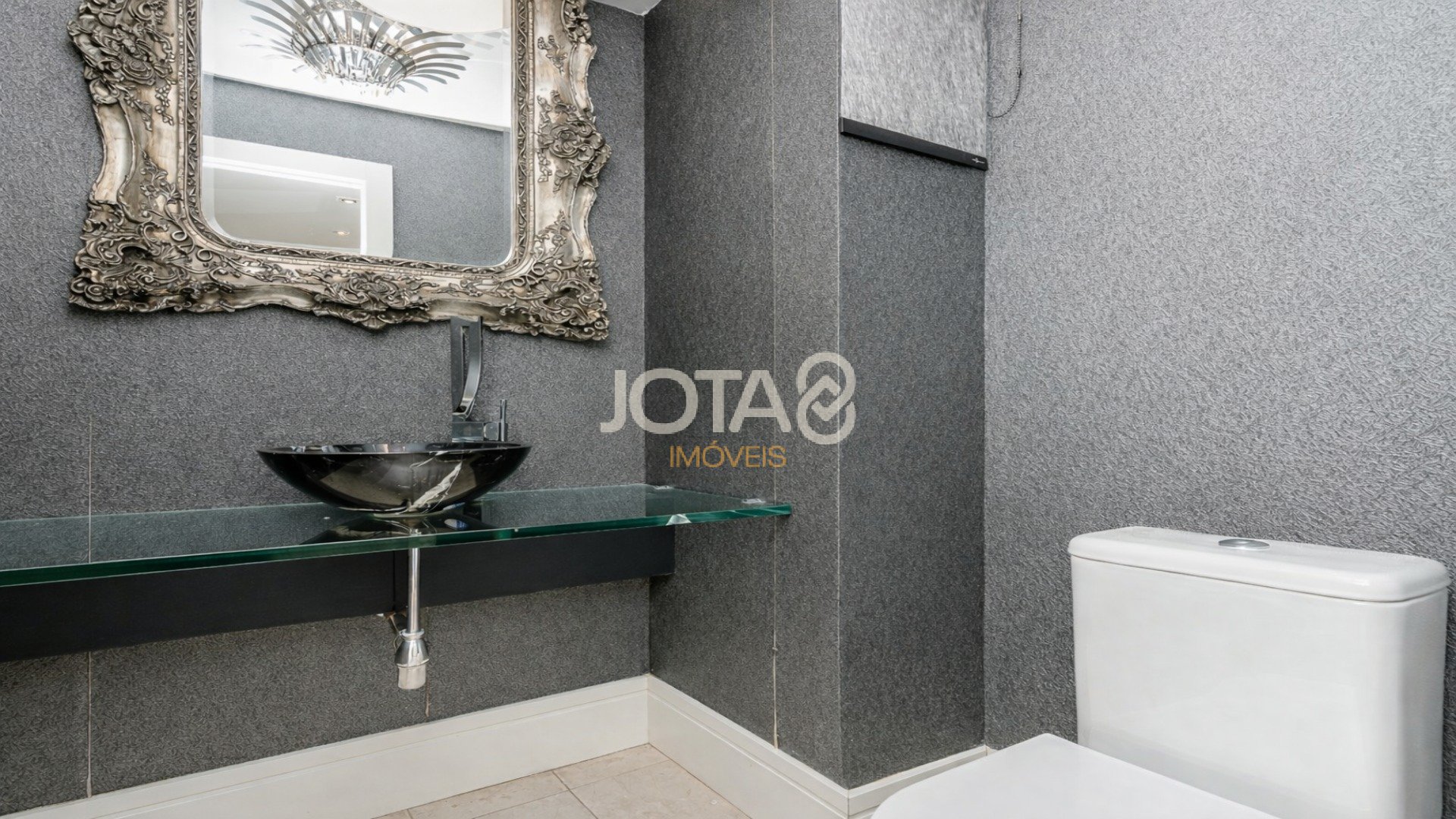 APARTAMENTO NO ECOVILLE COM 3 SUÍTES, ELEVADOR PRIVATIVO E 4 VAGAS