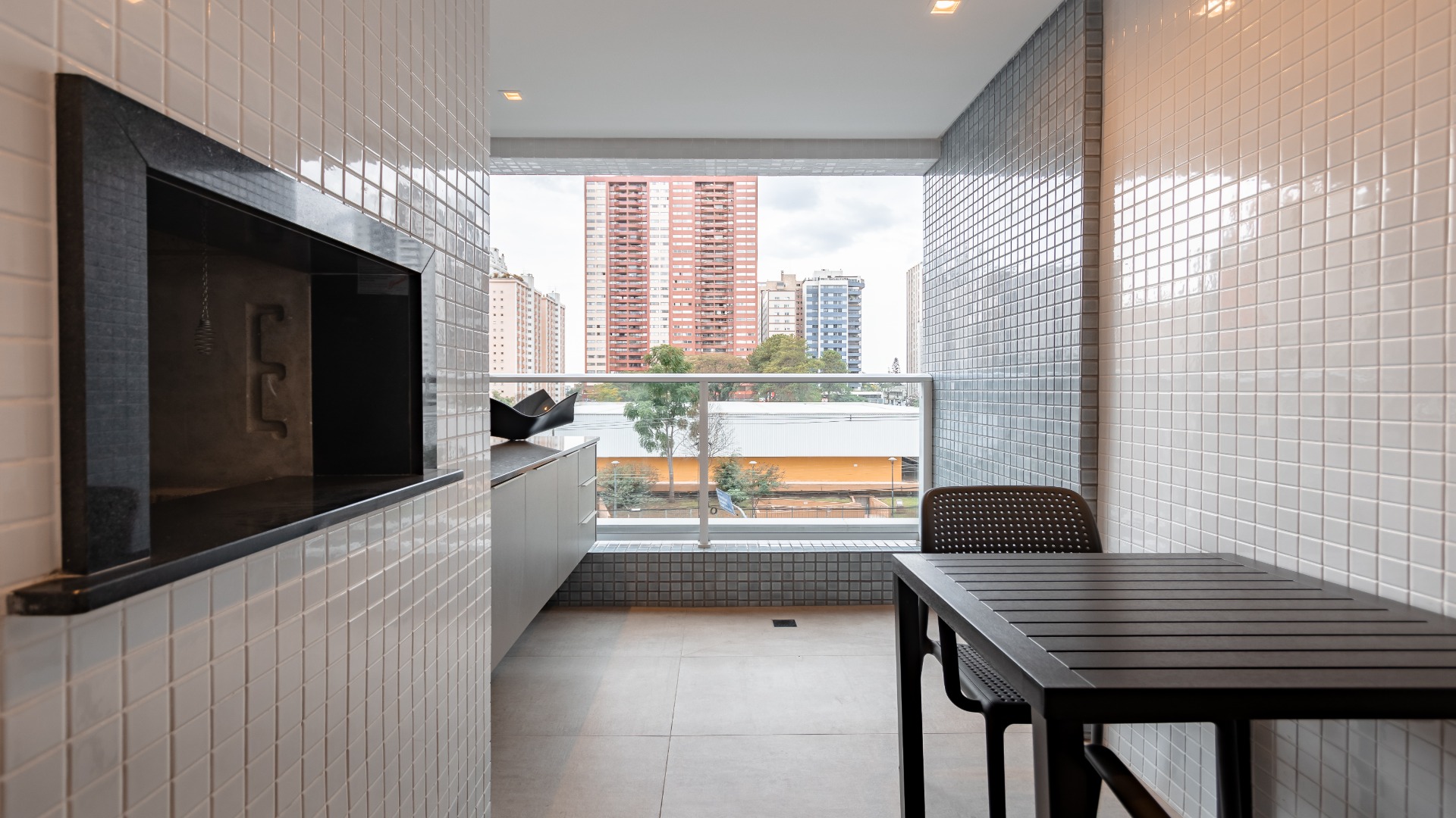 APARTAMENTO  COM 3 DORMITÓRIOS NO BATEL