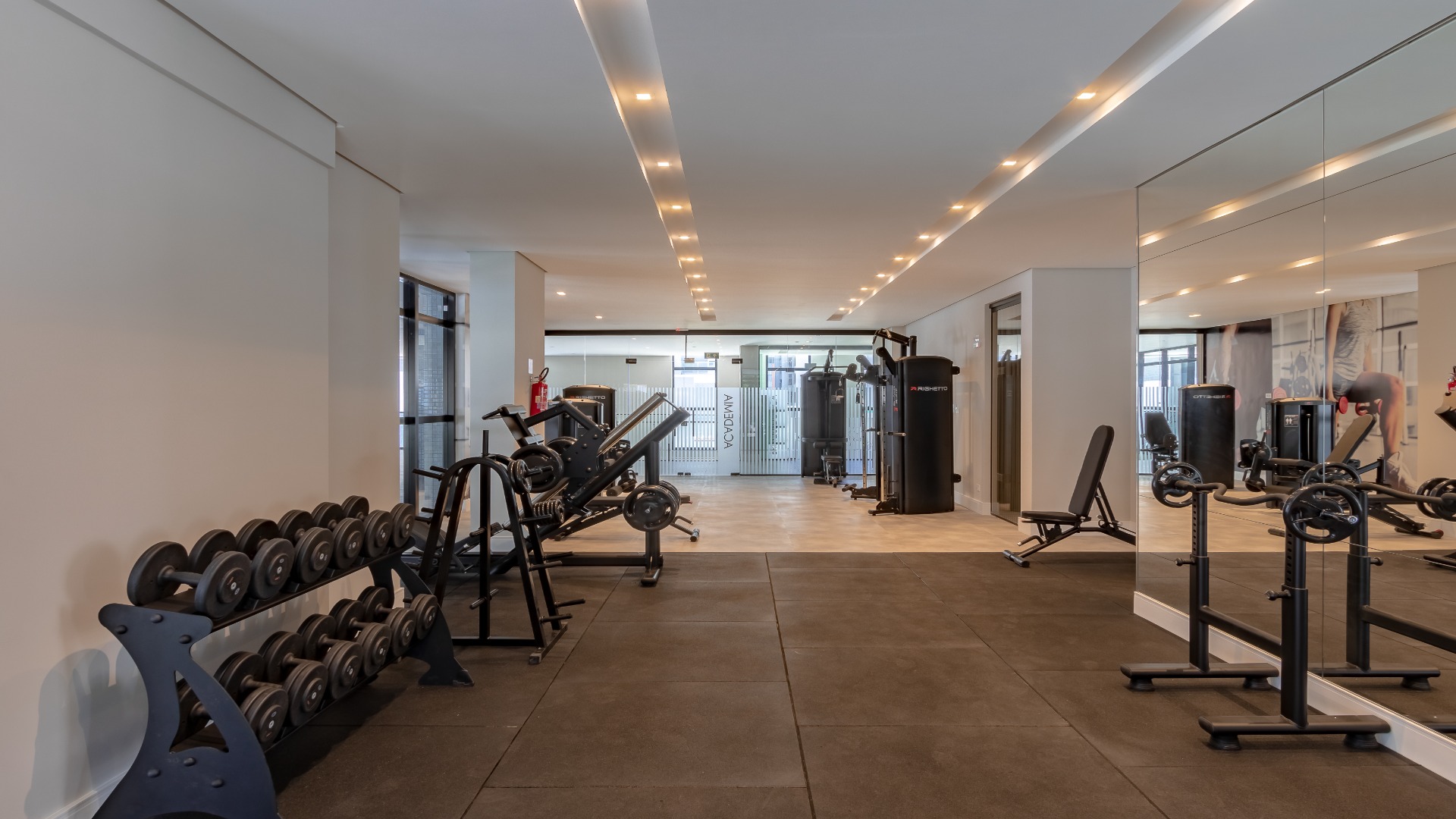 APARTAMENTO  COM 3 DORMITÓRIOS NO BATEL