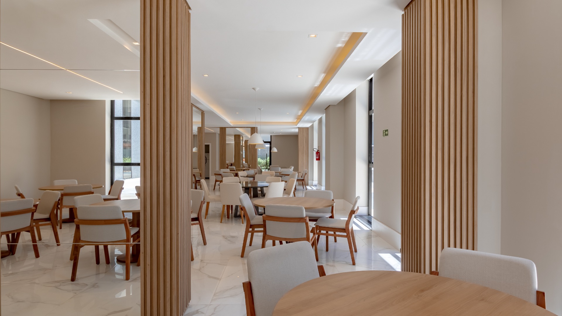 APARTAMENTO  COM 3 DORMITÓRIOS NO BATEL